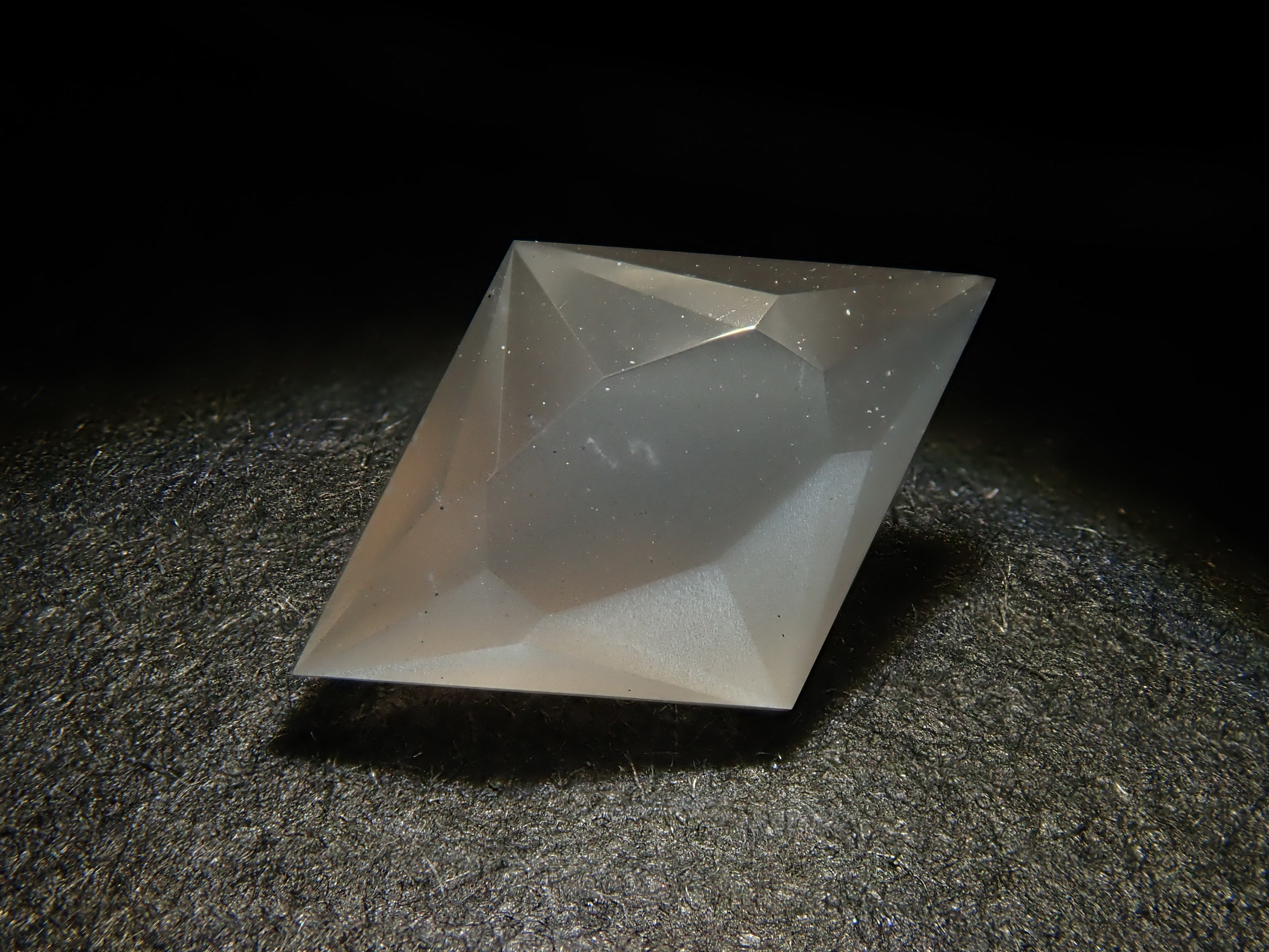 【12562105掲載】ブラックムーンストーン 0.609ctルース