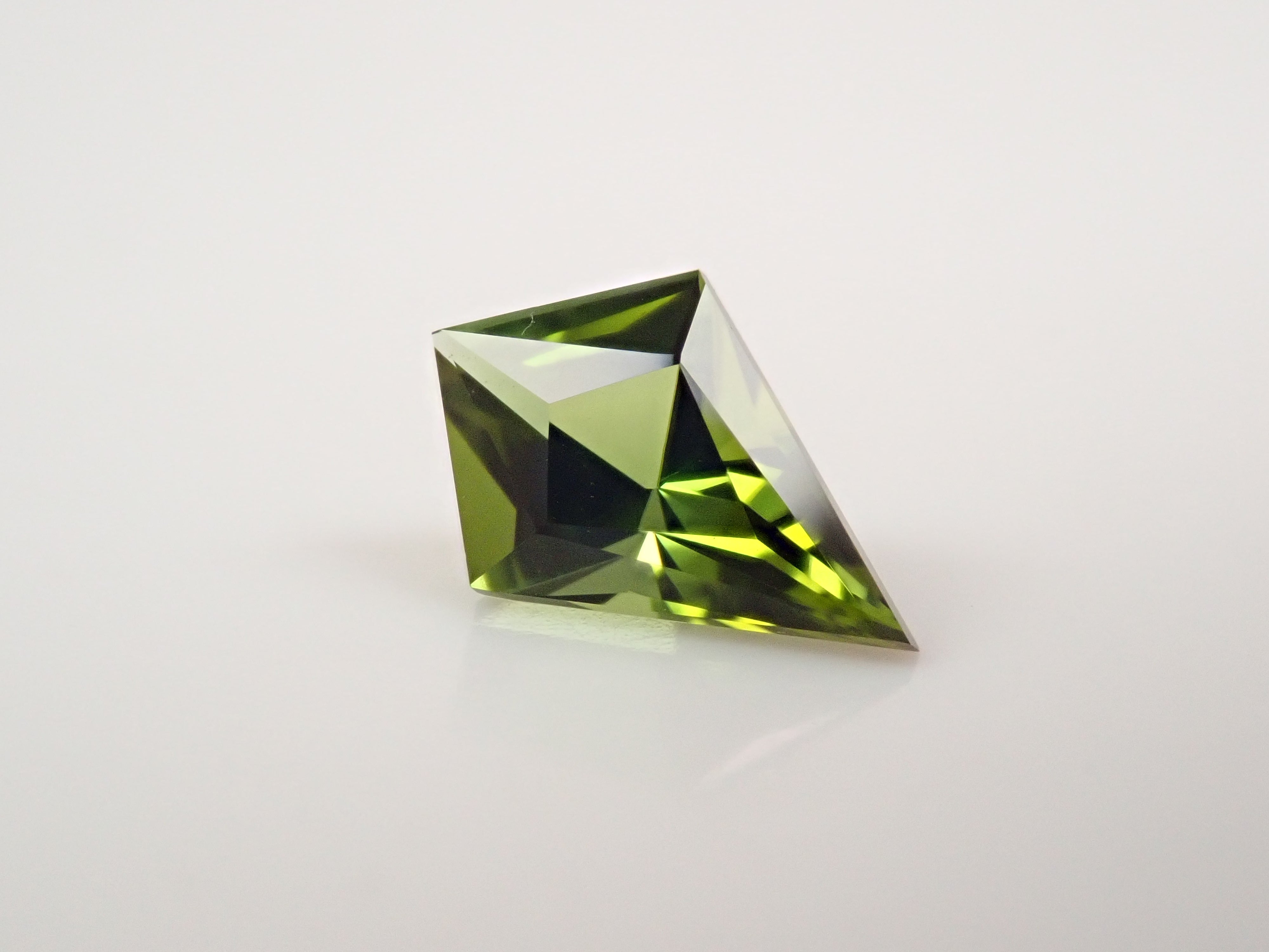 ブラジル産グリーントルマリン 0.596ctルース