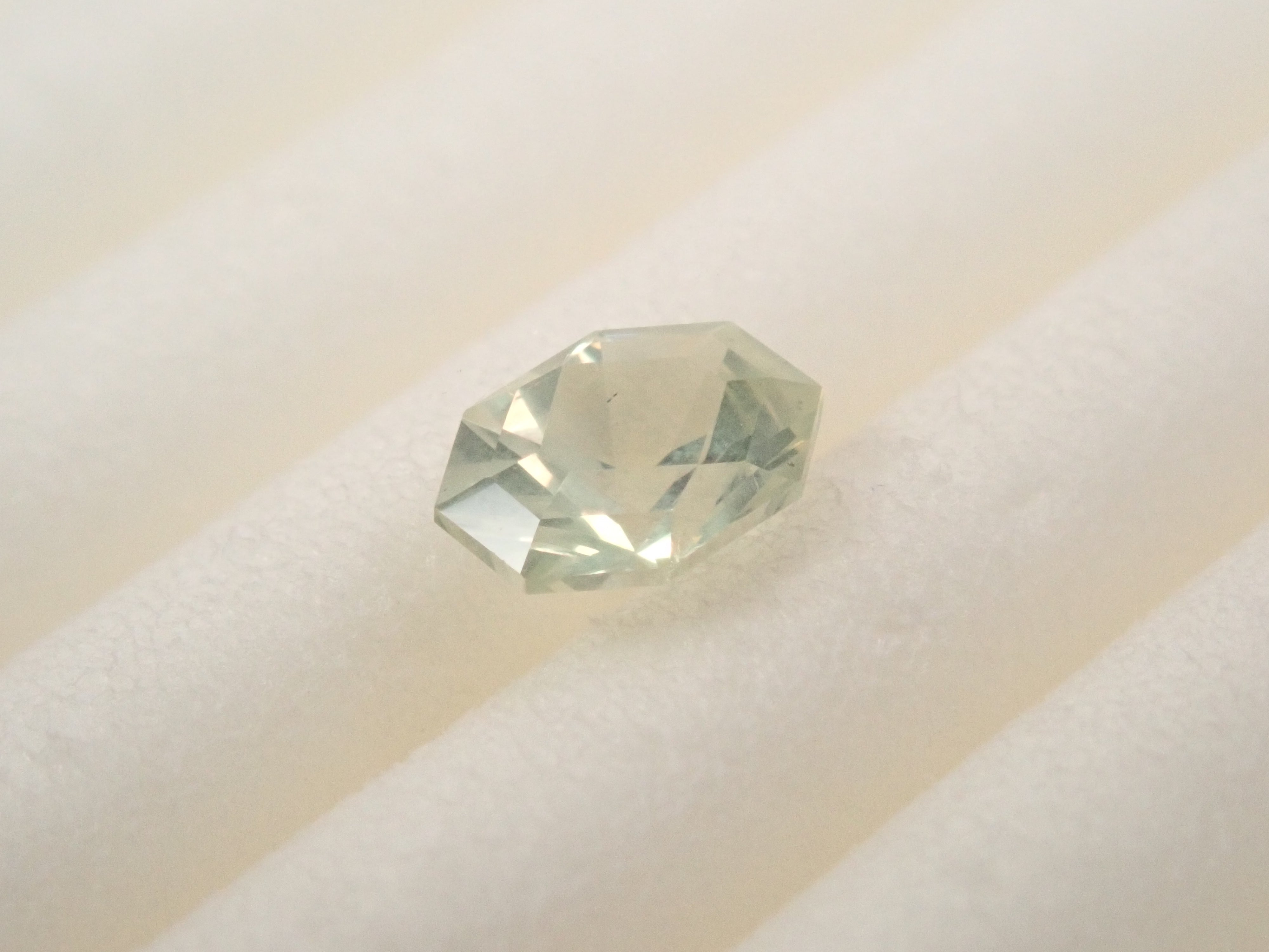 【12552988掲載】タンザニア産イエローサファイア 0.281ctルース