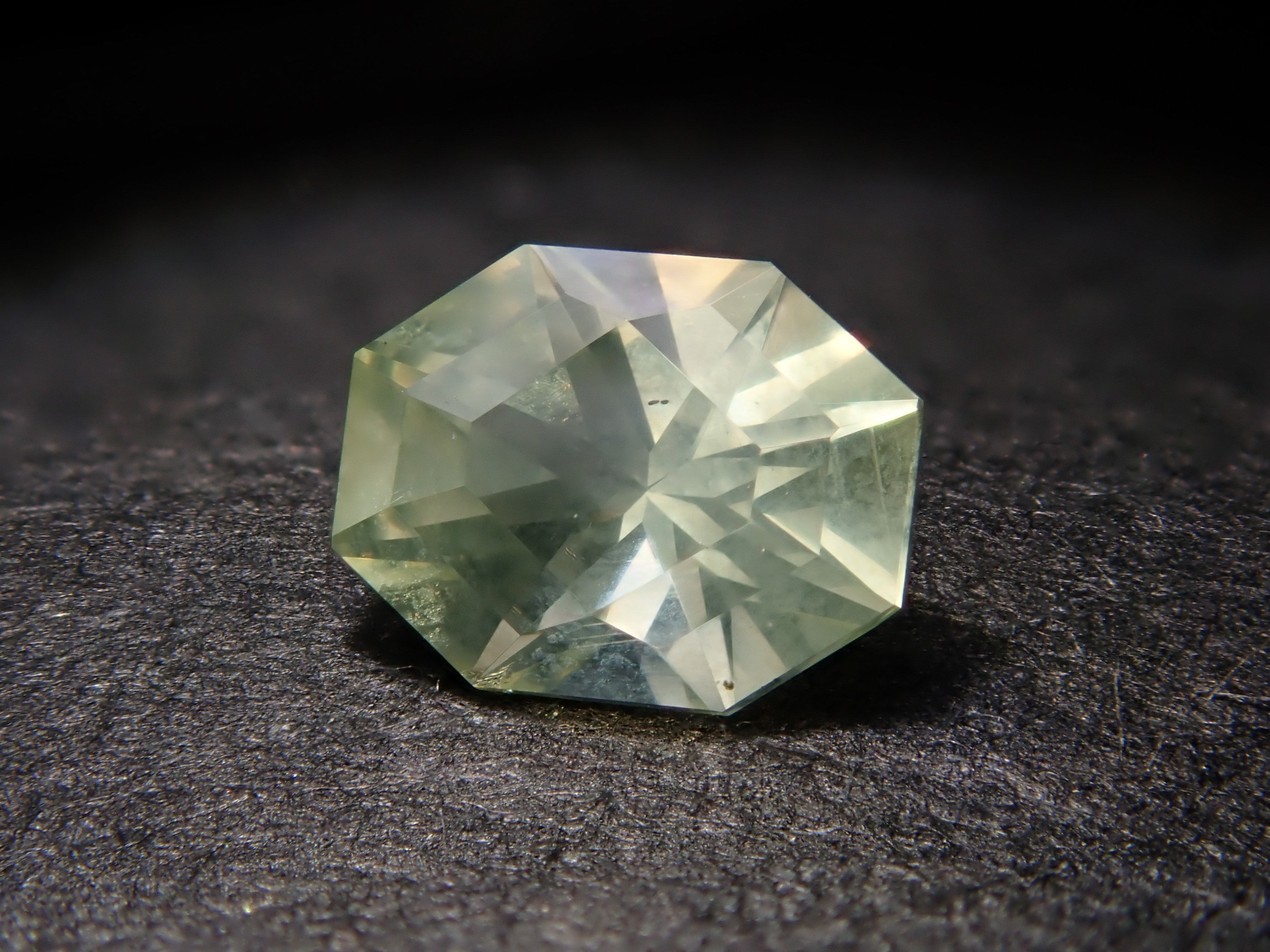 【12552988掲載】タンザニア産イエローサファイア 0.281ctルース