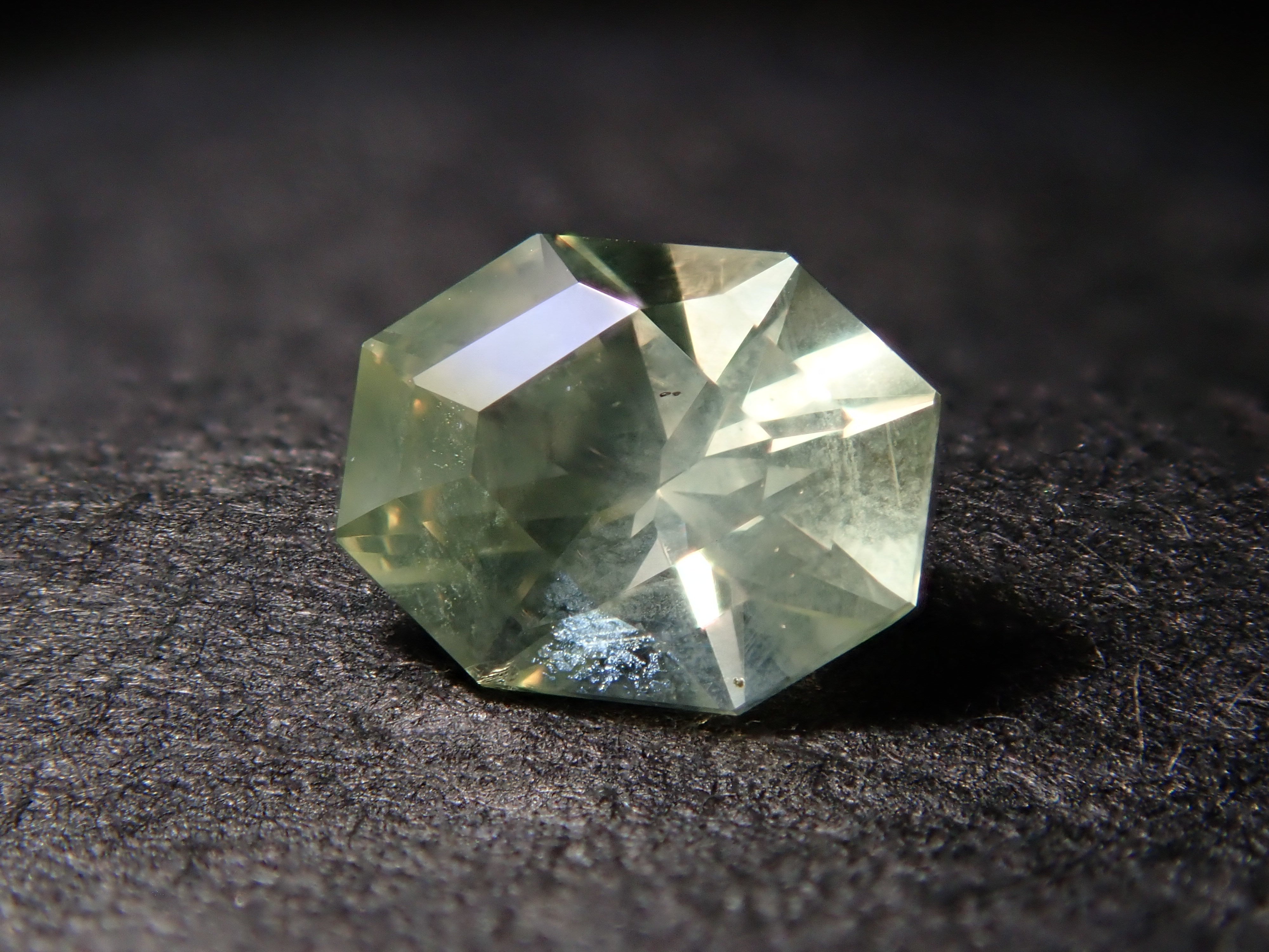 【12552988掲載】タンザニア産イエローサファイア 0.281ctルース