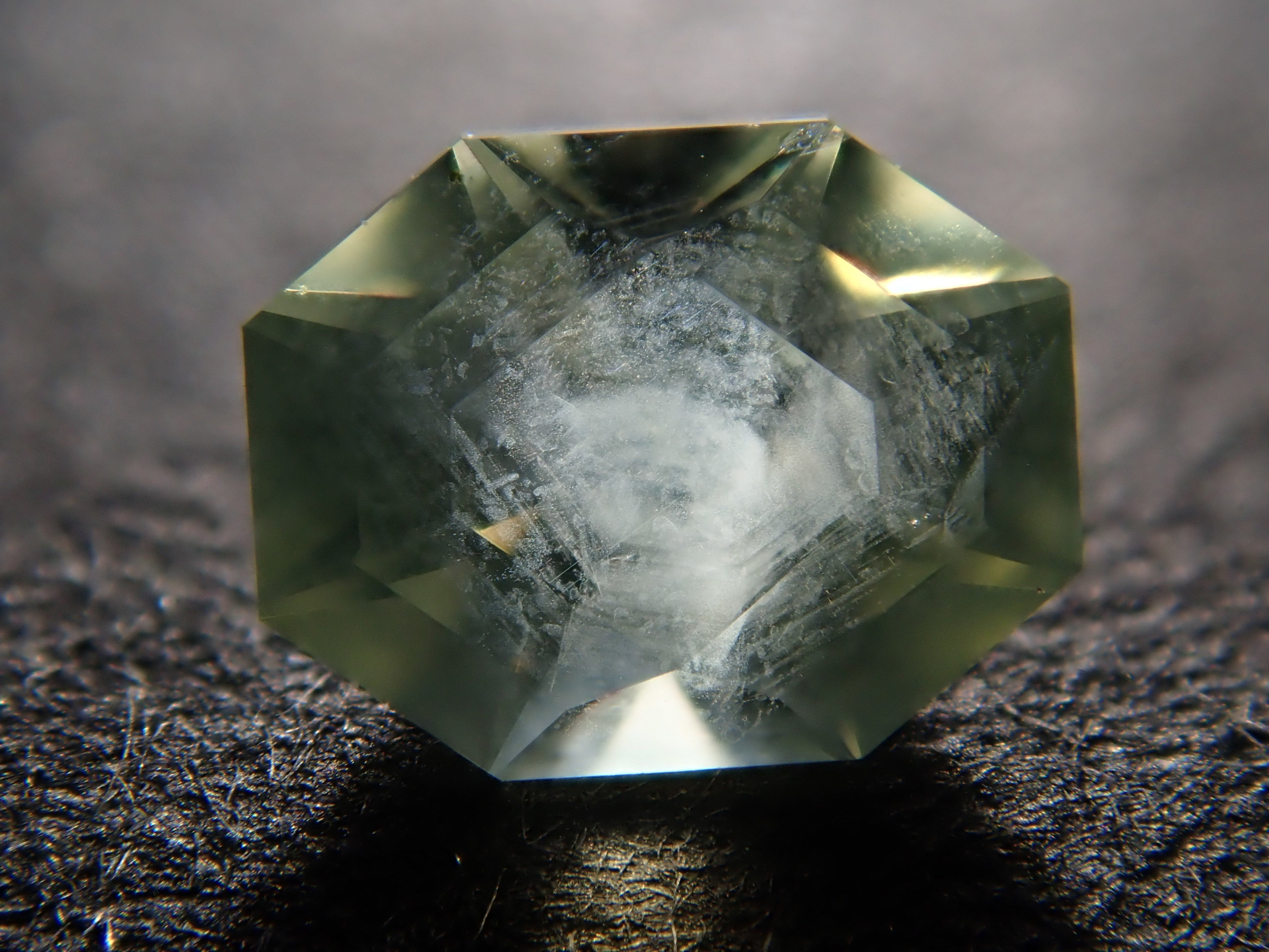 【12552988掲載】タンザニア産イエローサファイア 0.281ctルース