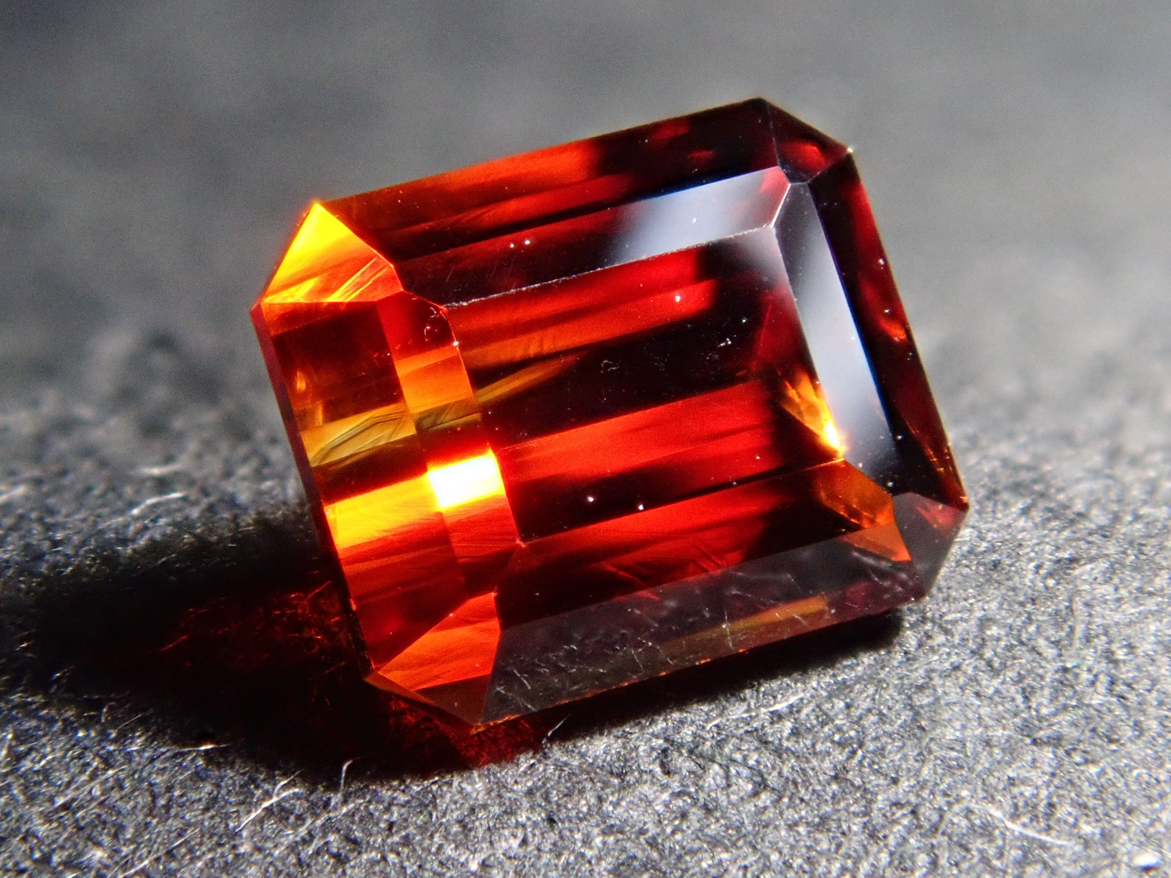 【12562588掲載】キャシテライト 0.868ctルース