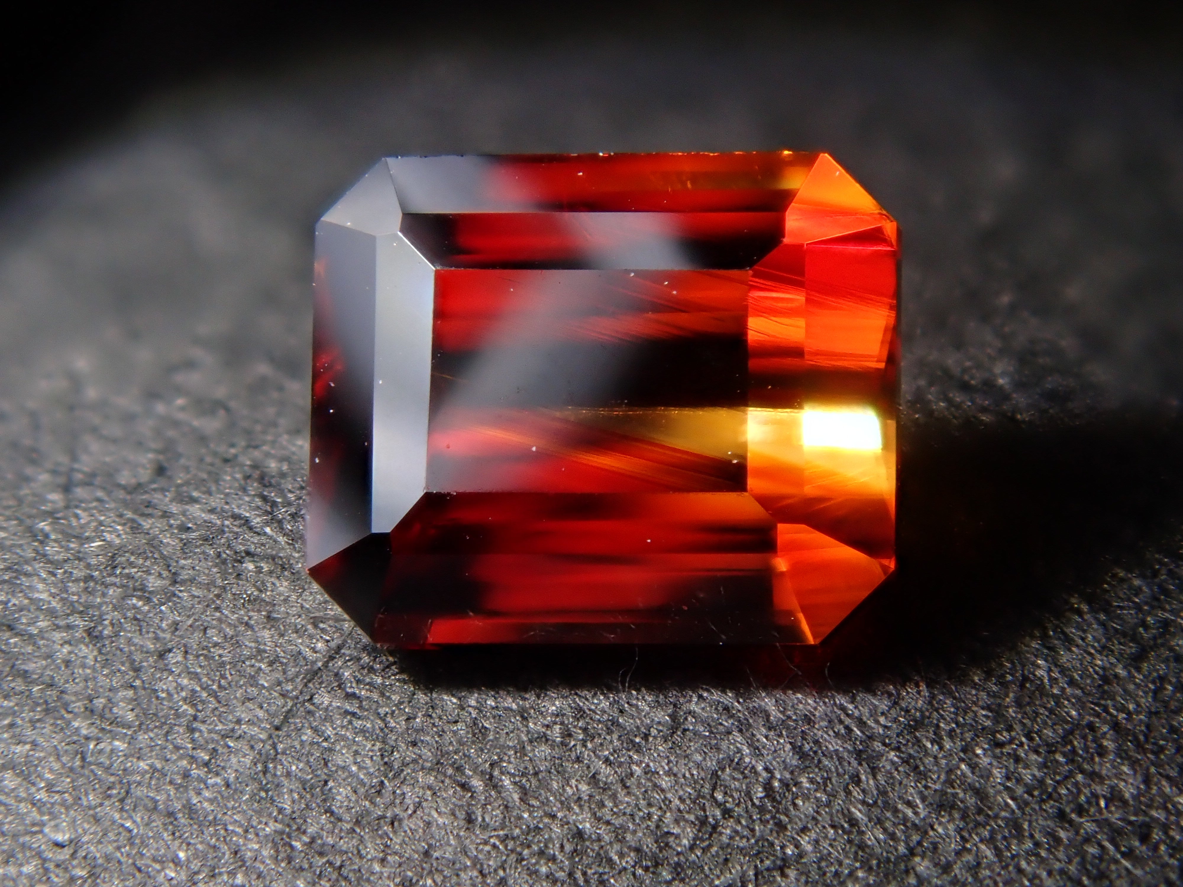 【12562588掲載】キャシテライト 0.868ctルース