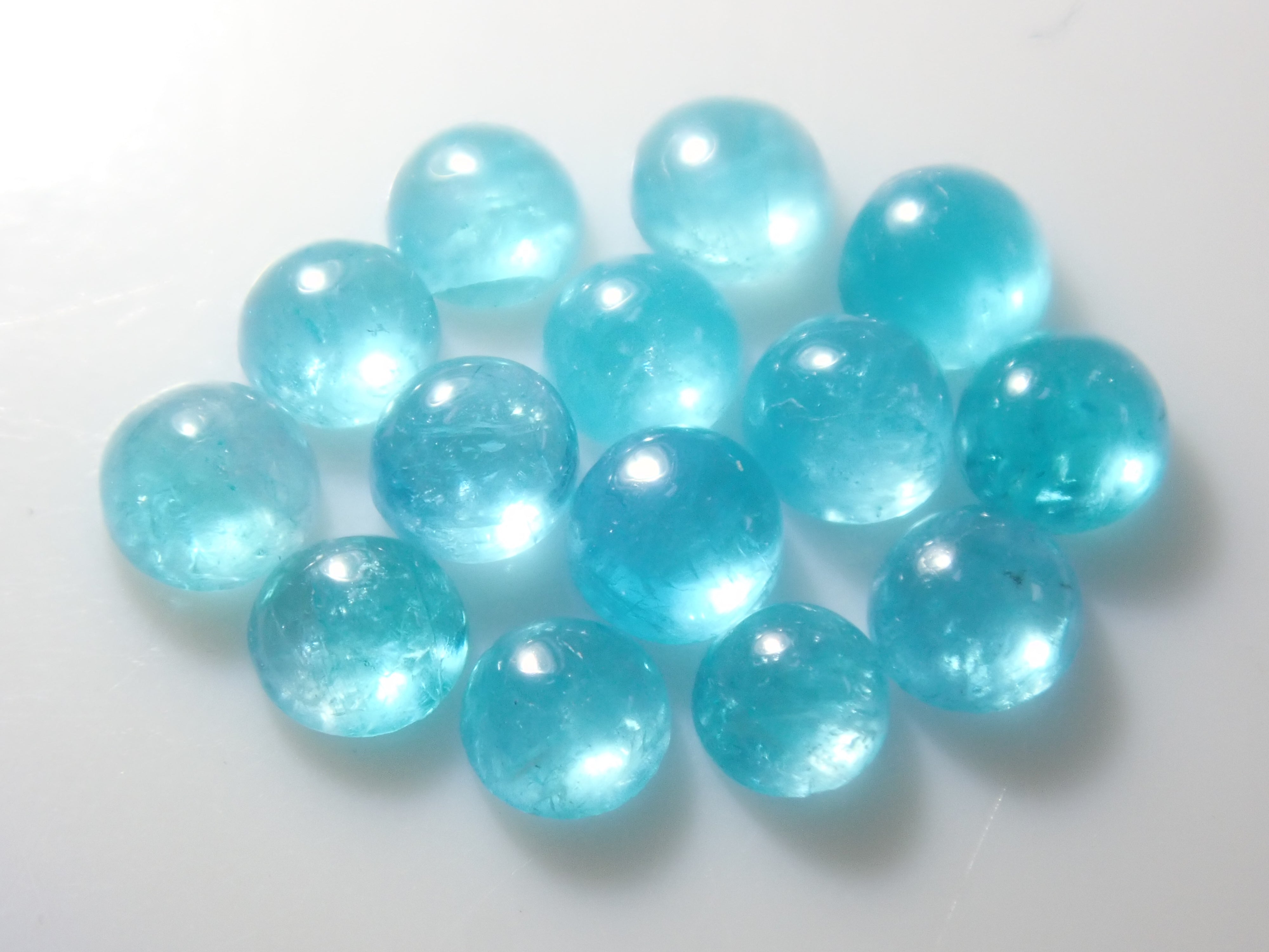 巴西帕拉伊巴碧璽(凸面切割,約2.2毫米)1顆裸石(多件購買可享折扣)