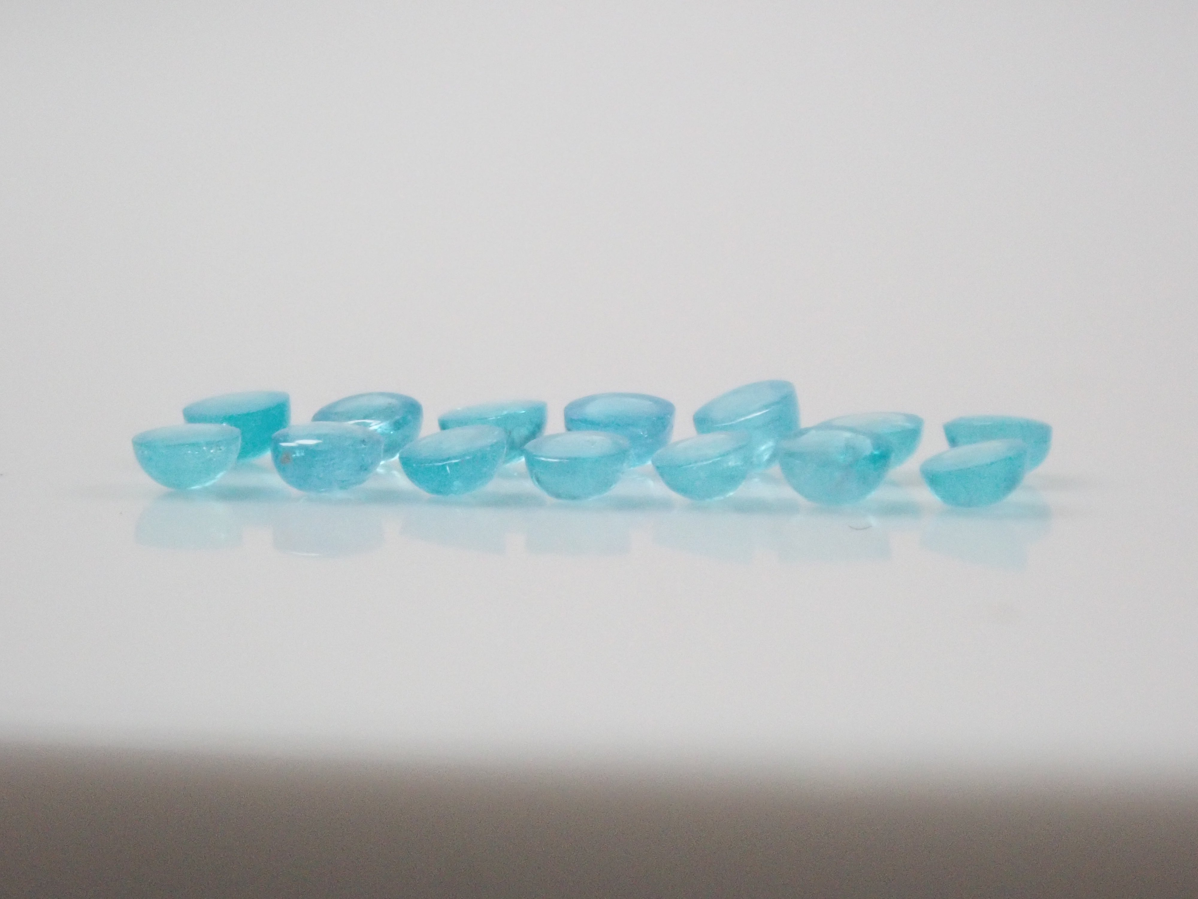 巴西帕拉伊巴碧璽(凸面切割,約2.2毫米)1顆裸石(多件購買可享折扣)