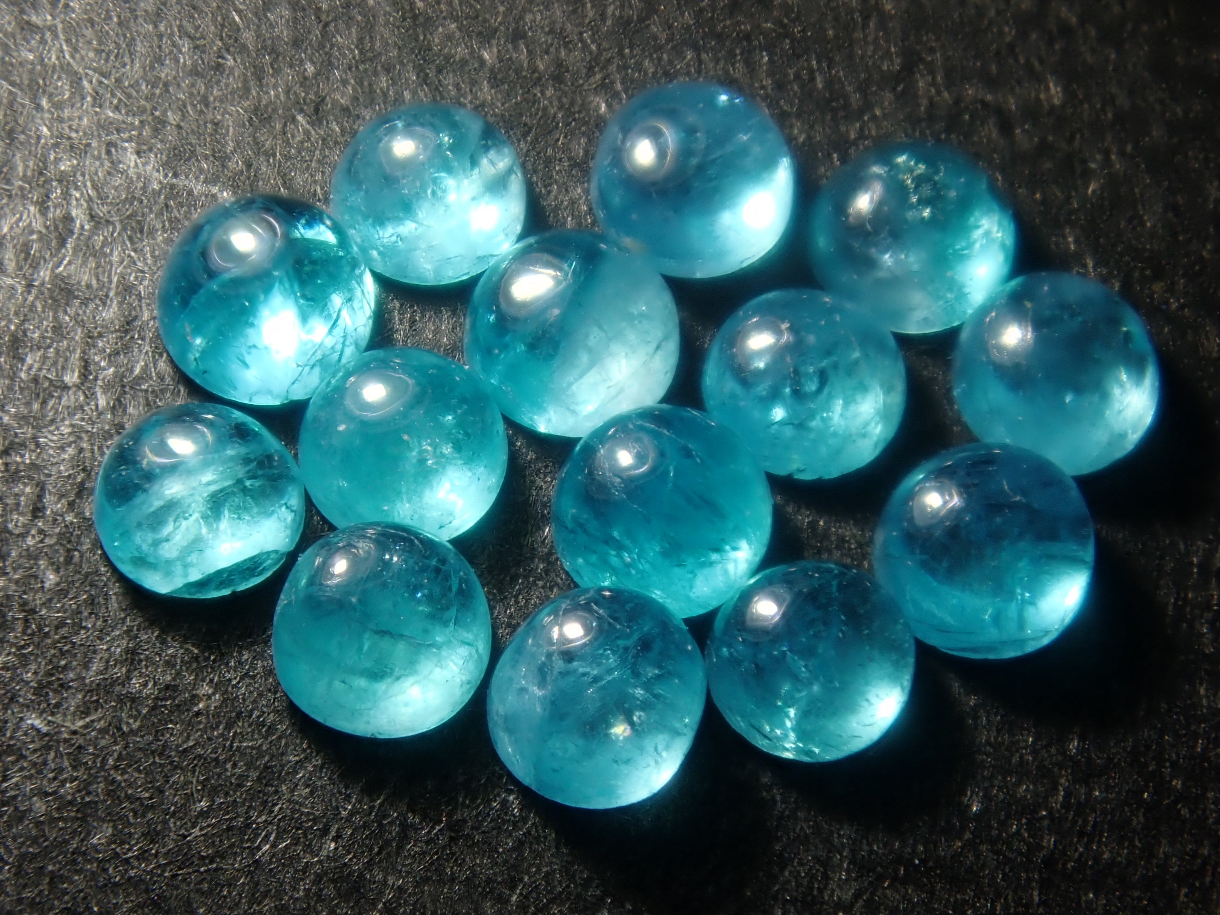 巴西帕拉伊巴碧璽(凸面切割,約2.2毫米)1顆裸石(多件購買可享折扣)