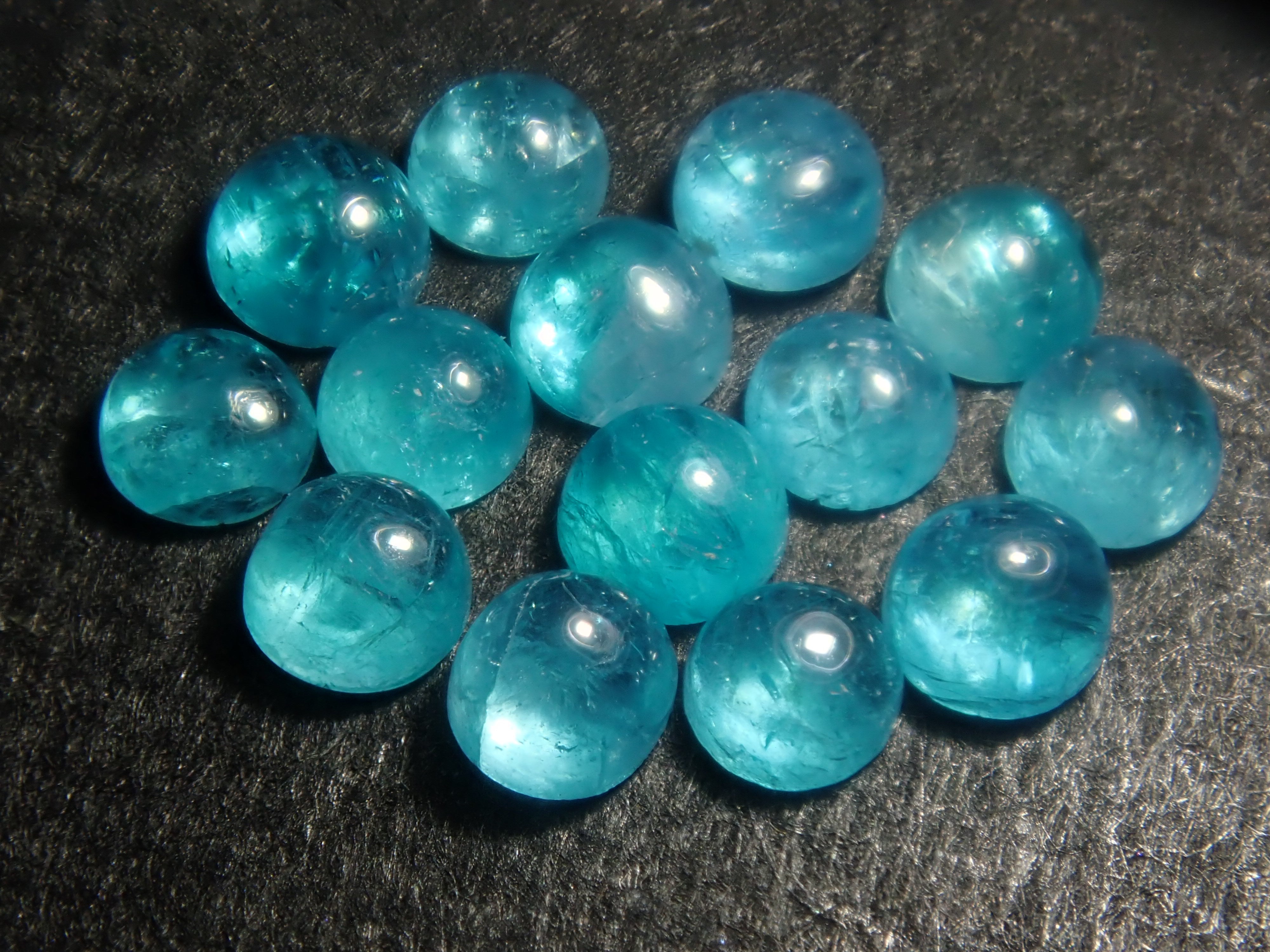 巴西帕拉伊巴碧璽(凸面切割,約2.2毫米)1顆裸石(多件購買可享折扣)