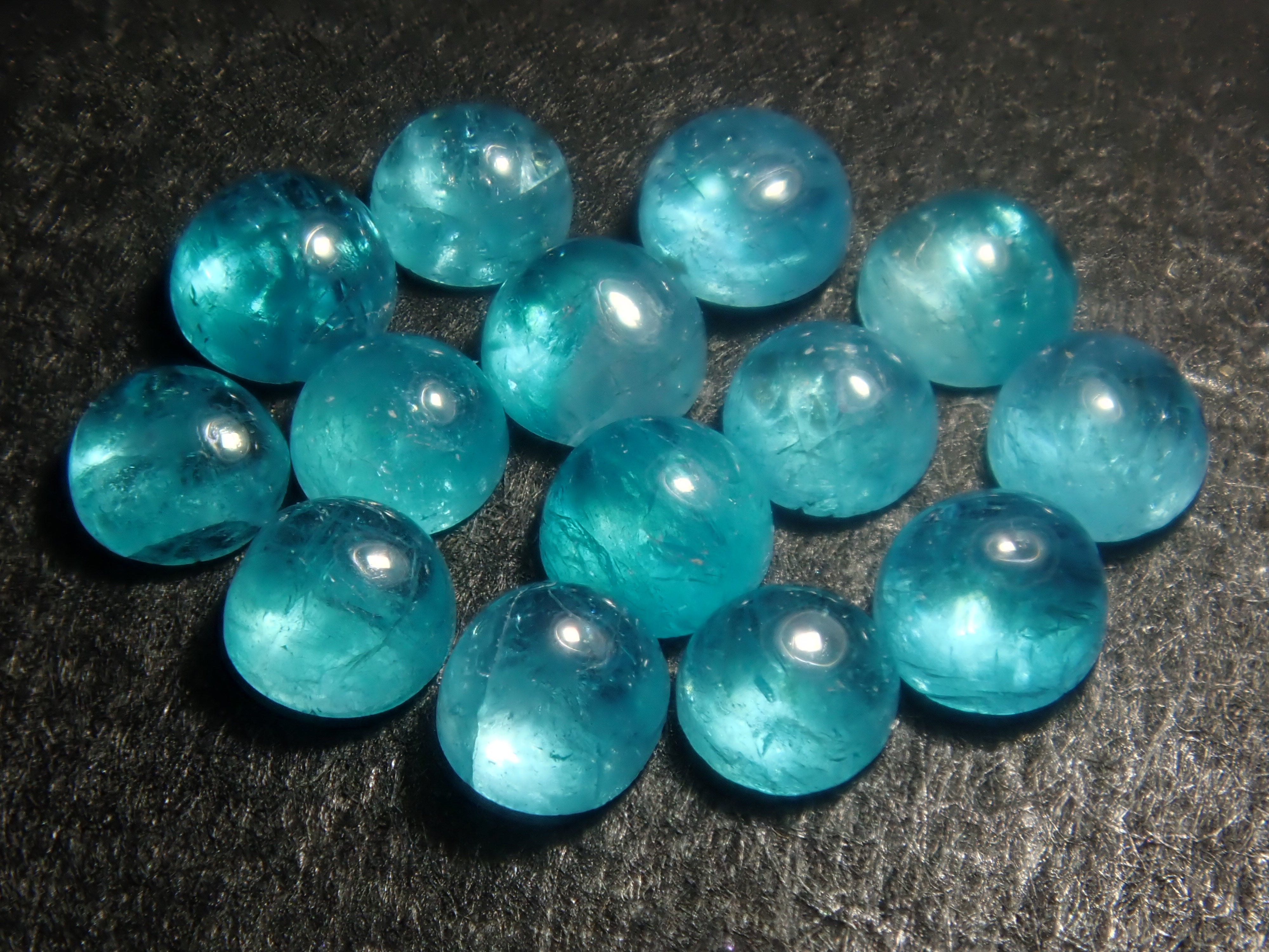 巴西帕拉伊巴碧璽(凸面切割,約2.2毫米)1顆裸石(多件購買可享折扣)