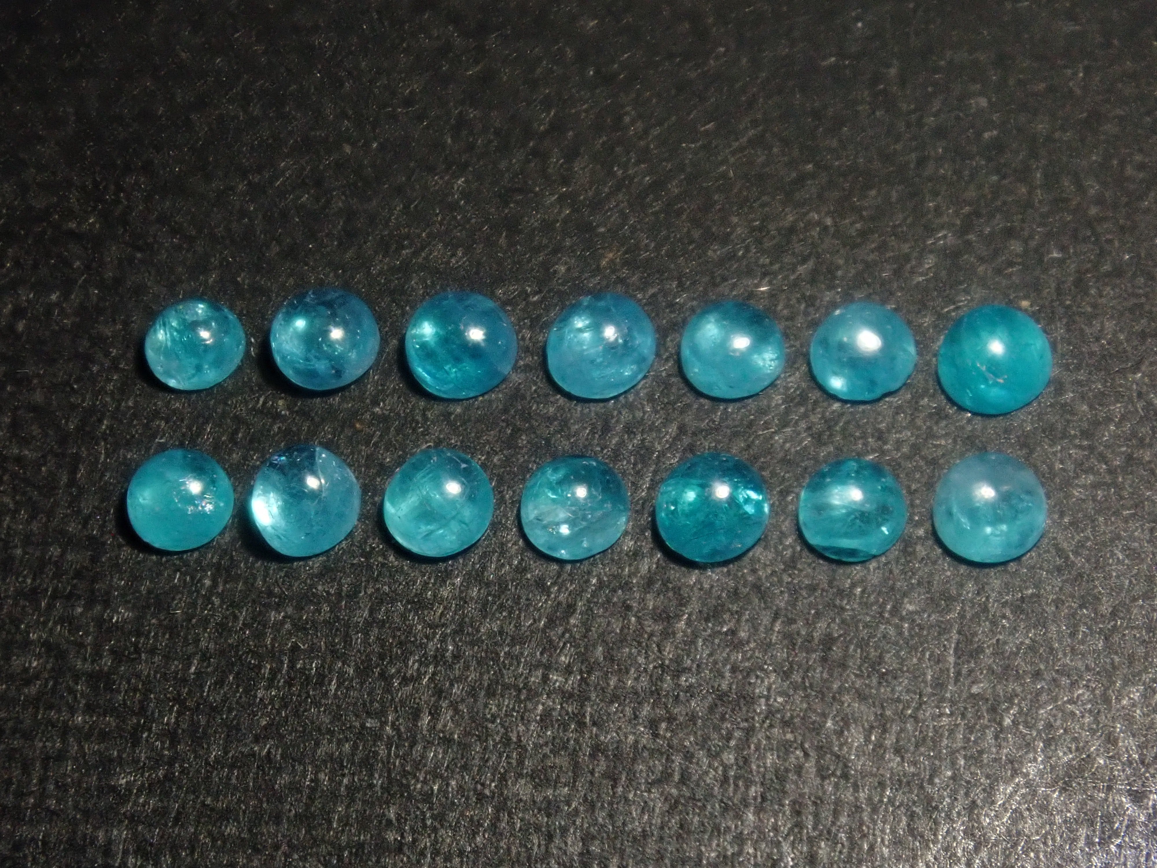 巴西帕拉伊巴碧璽(凸面切割,約2.2毫米)1顆裸石(多件購買可享折扣)