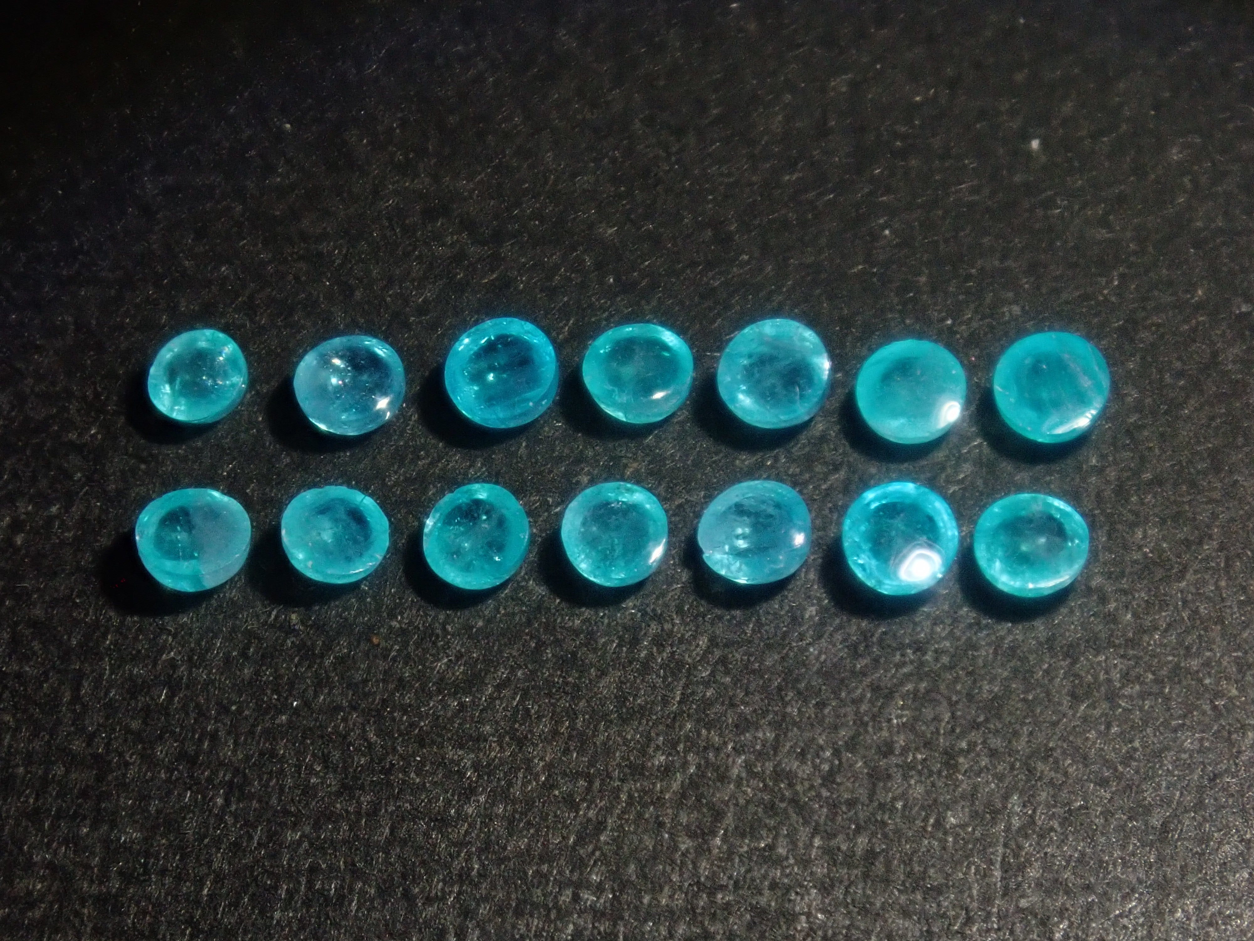 巴西帕拉伊巴碧璽(凸面切割,約2.2毫米)1顆裸石(多件購買可享折扣)