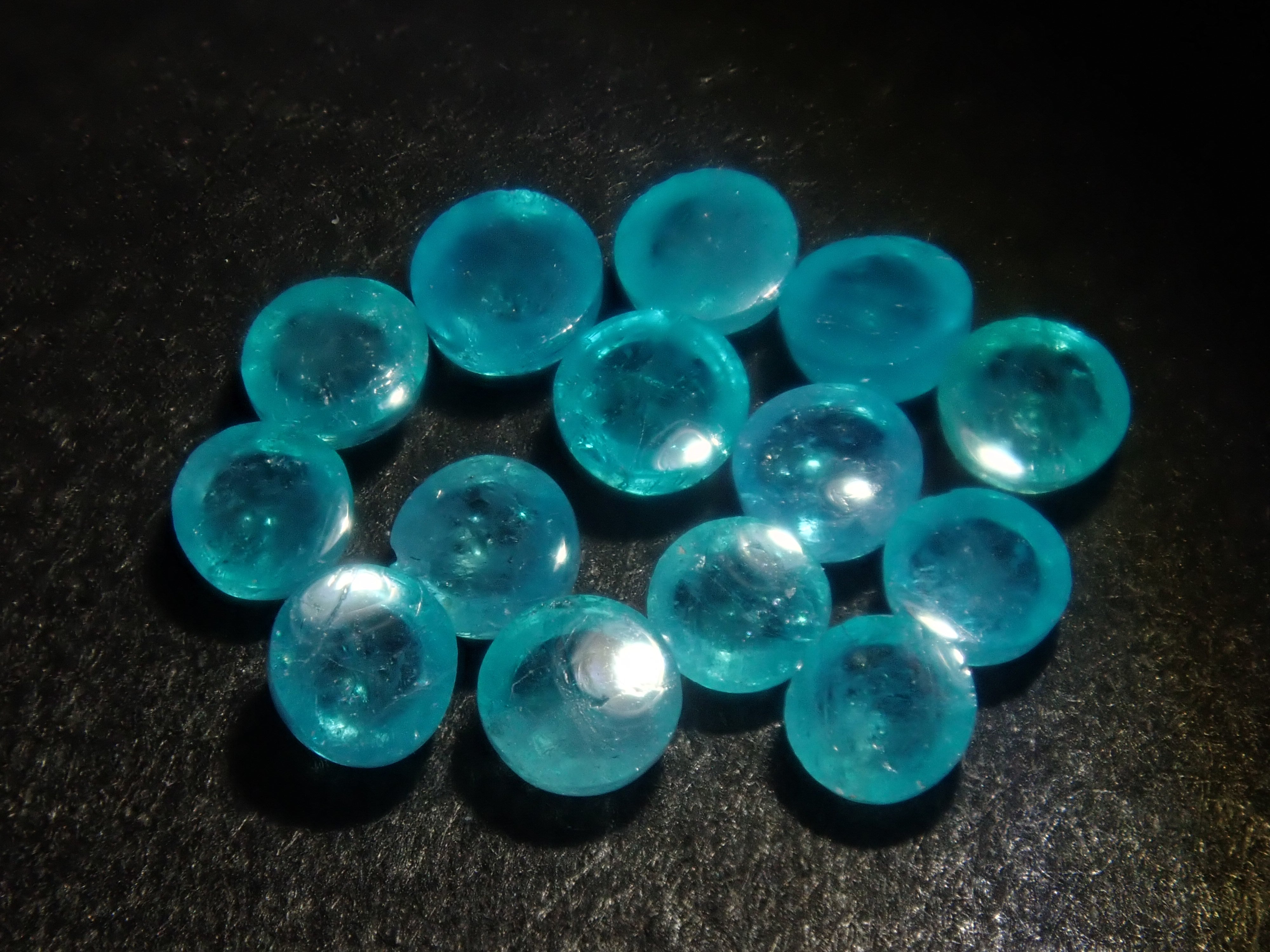 巴西帕拉伊巴碧璽(凸面切割,約2.2毫米)1顆裸石(多件購買可享折扣)