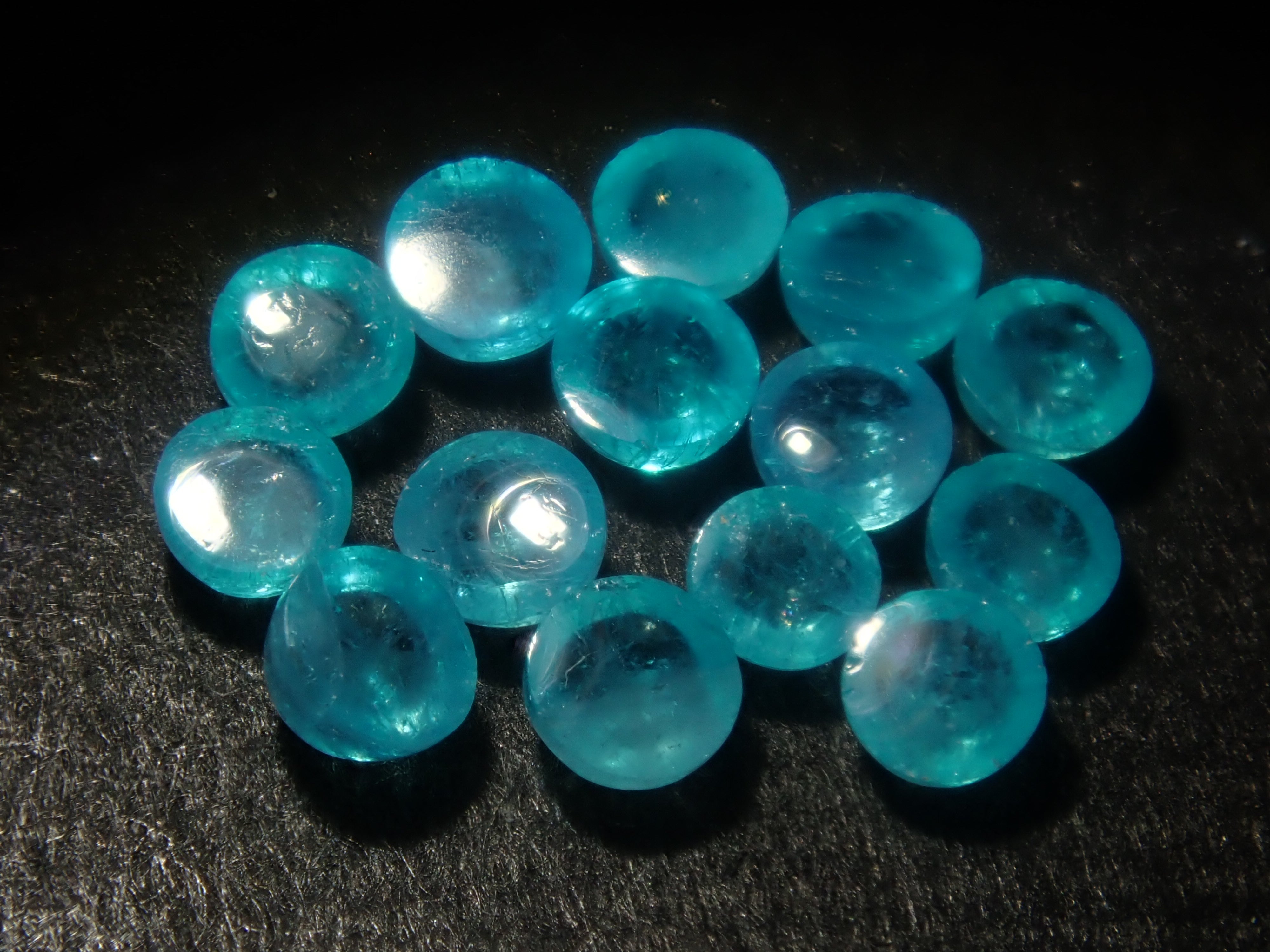 巴西帕拉伊巴碧璽(凸面切割,約2.2毫米)1顆裸石(多件購買可享折扣)