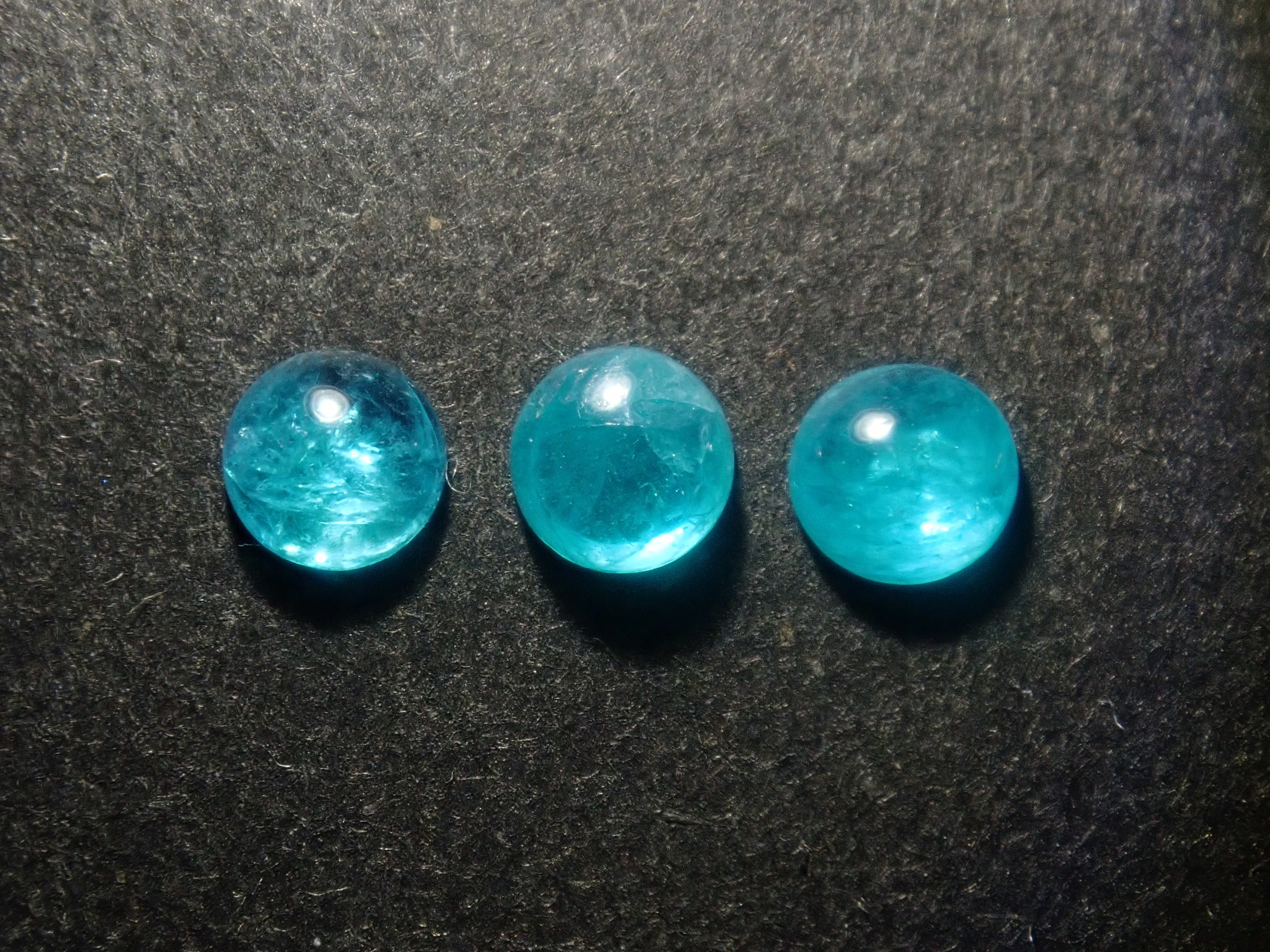 巴西帕拉伊巴碧璽(凸面切割,約2.2毫米)1顆裸石(多件購買可享折扣)