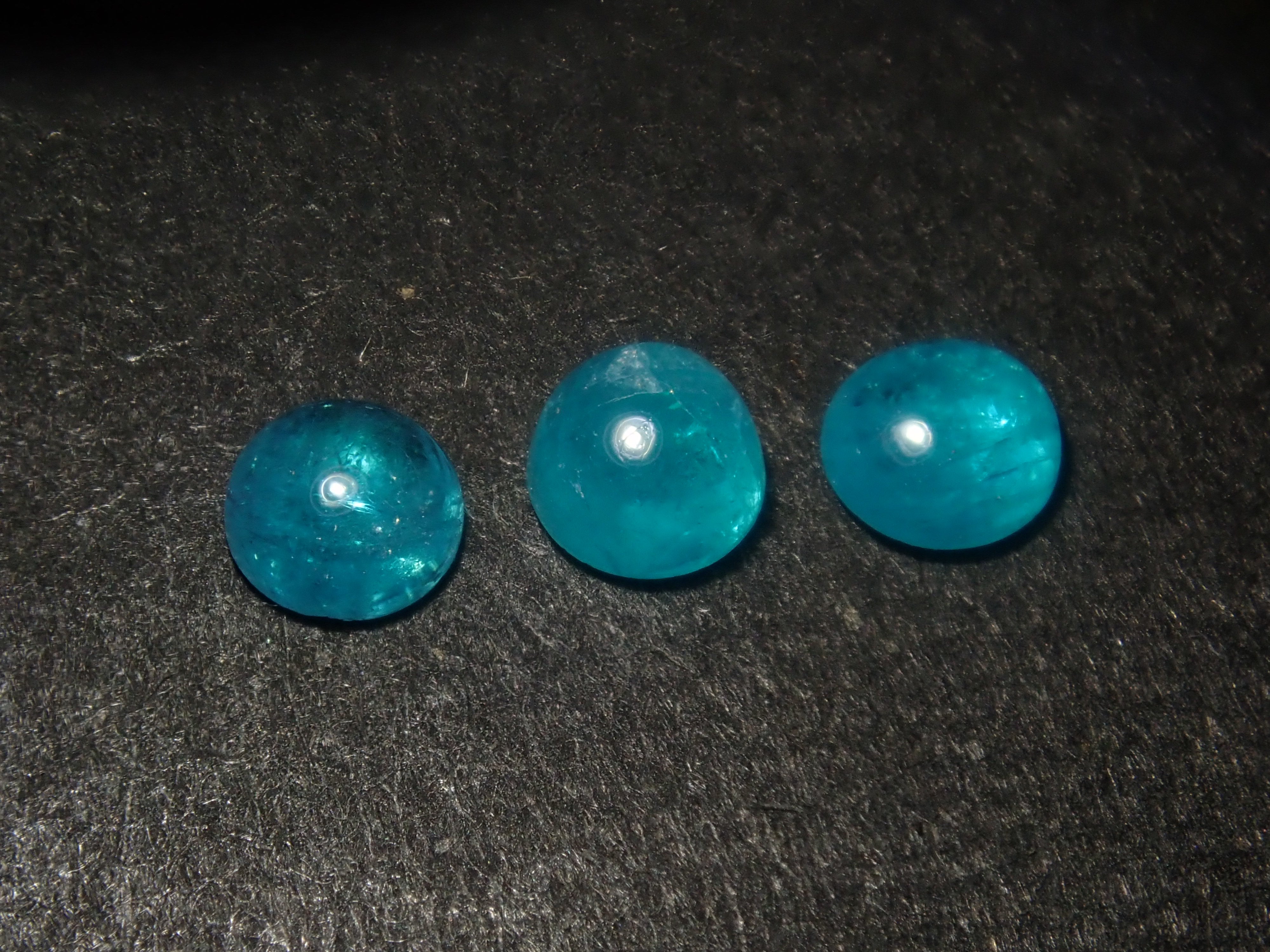 巴西帕拉伊巴碧璽(凸面切割,約2.2毫米)1顆裸石(多件購買可享折扣)