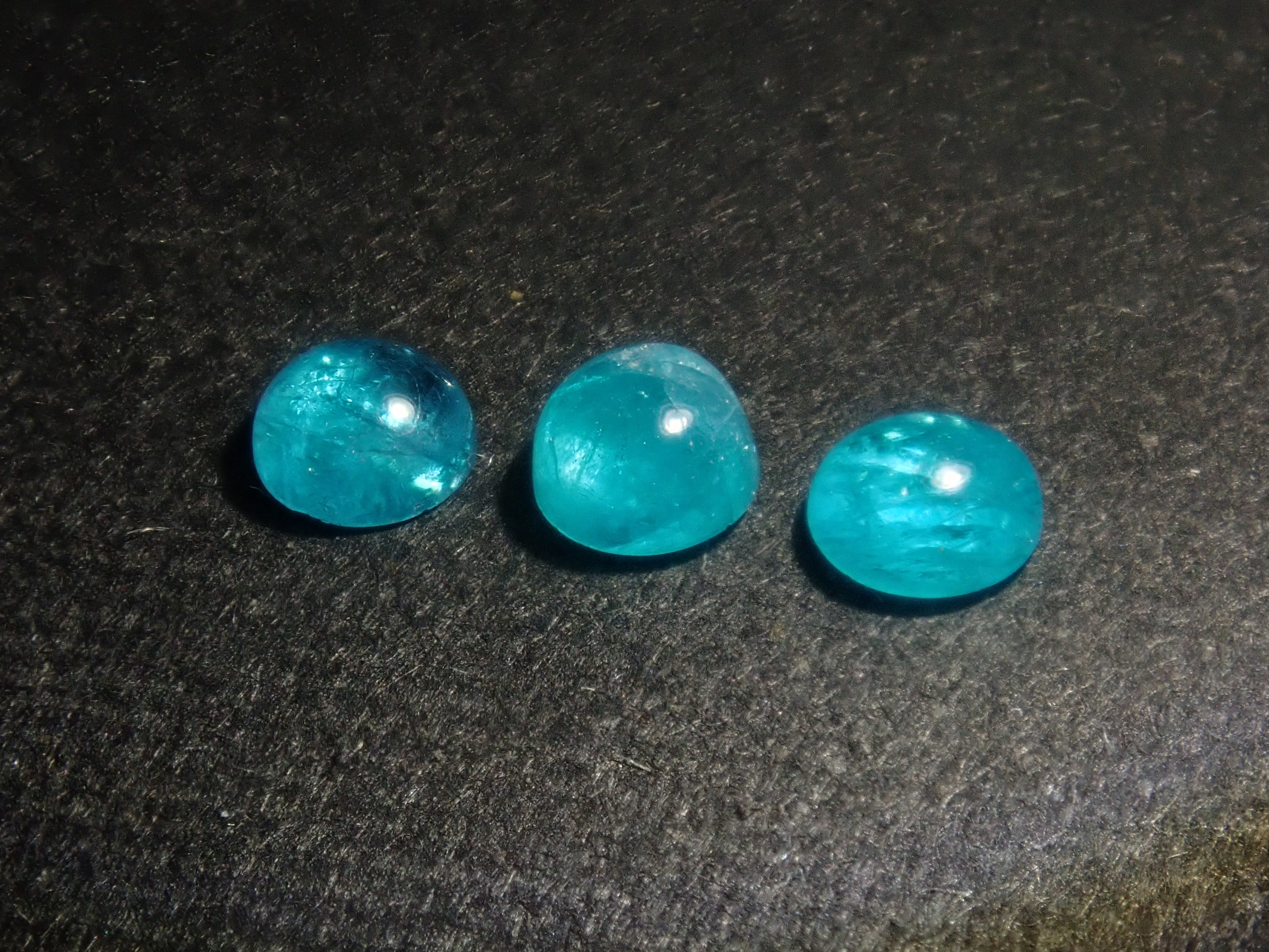 巴西帕拉伊巴碧璽(凸面切割,約2.2毫米)1顆裸石(多件購買可享折扣)