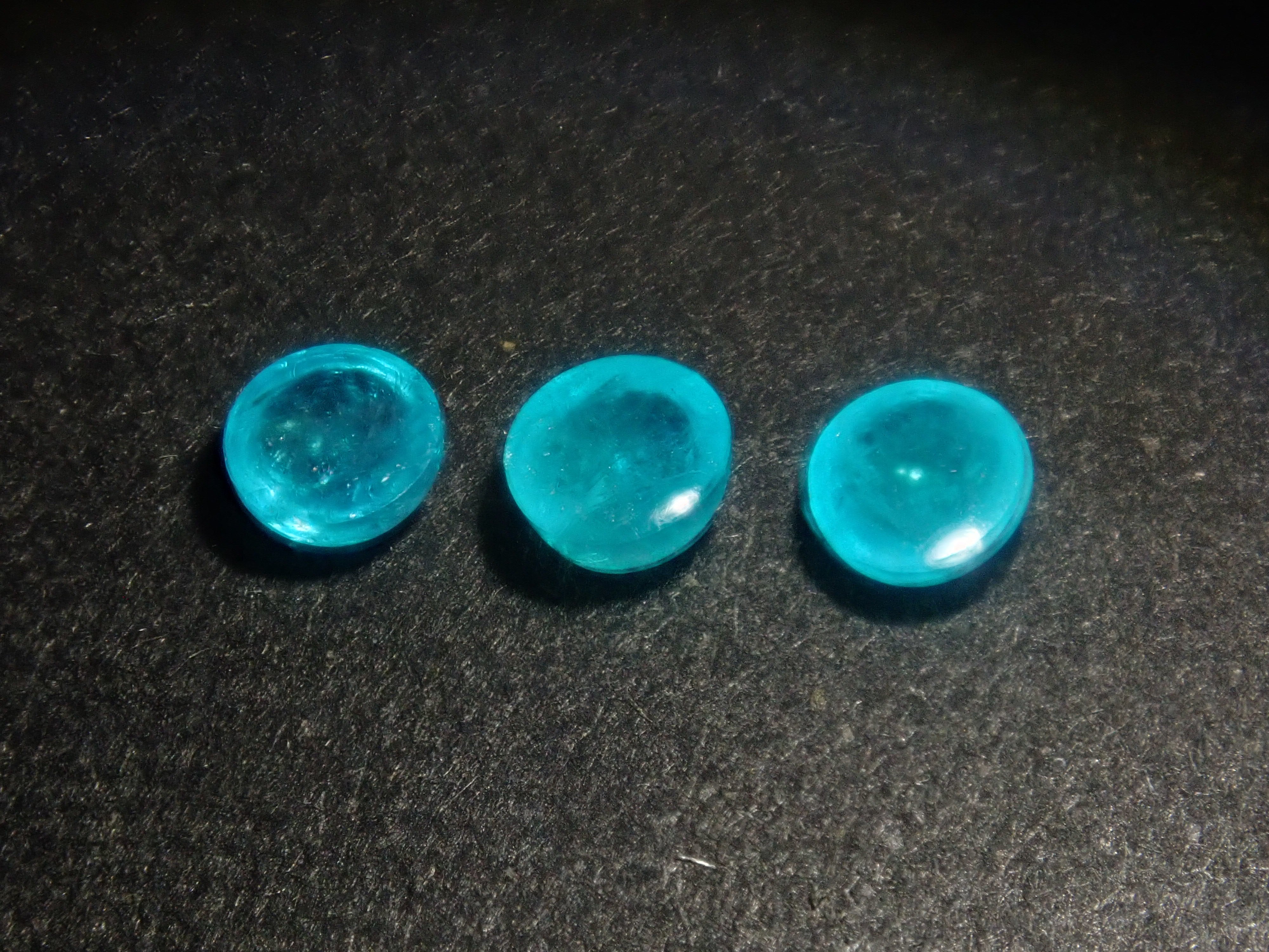 巴西帕拉伊巴碧璽(凸面切割,約2.2毫米)1顆裸石(多件購買可享折扣)