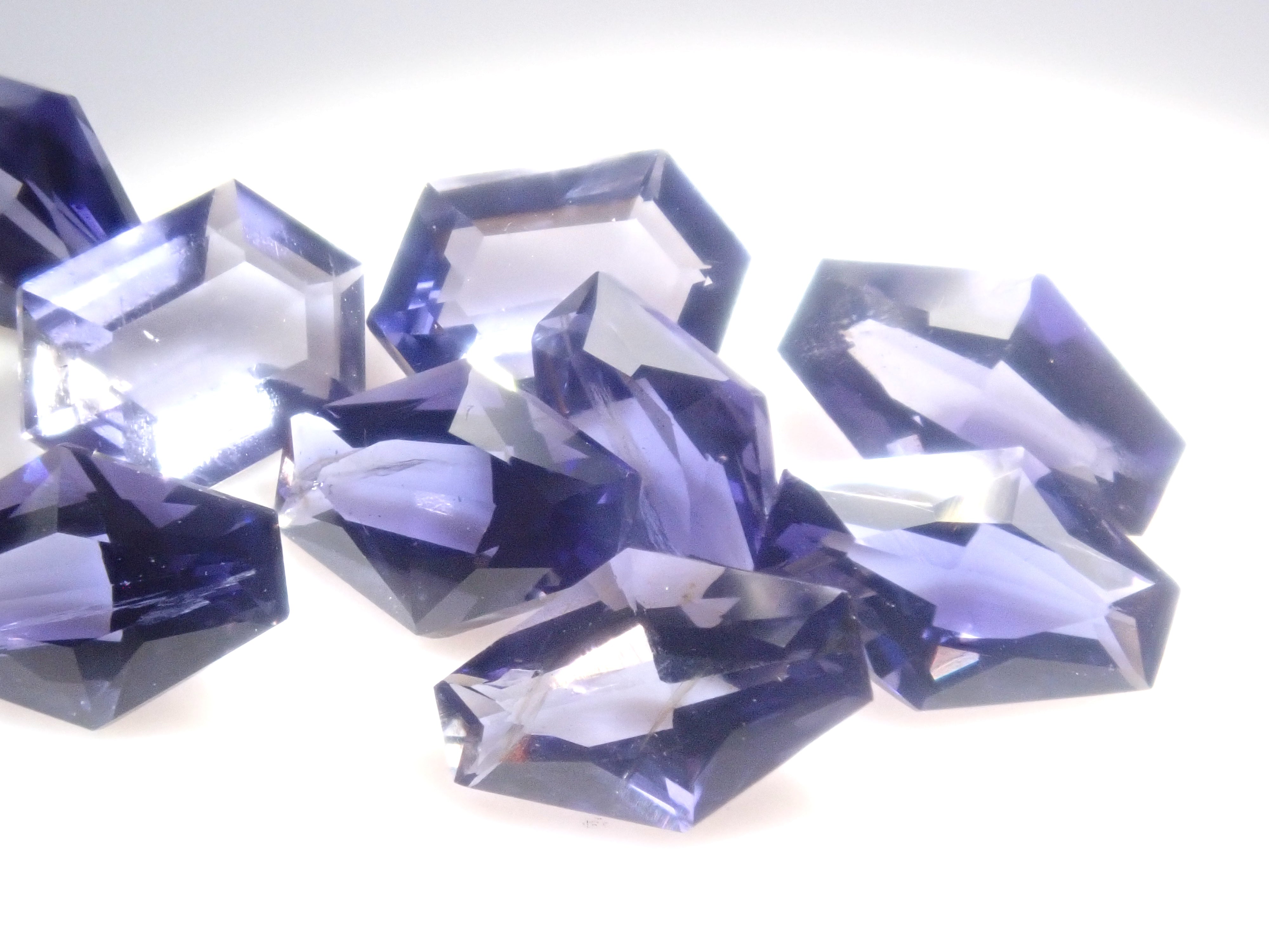 《Limited to 12 Stones》Iolite Gacha including Konpeito-cut Golden Iolite, normally 27,800 yen (with a bonus cut by Mr. Sanje)《Multiple Purchase Discount Available》