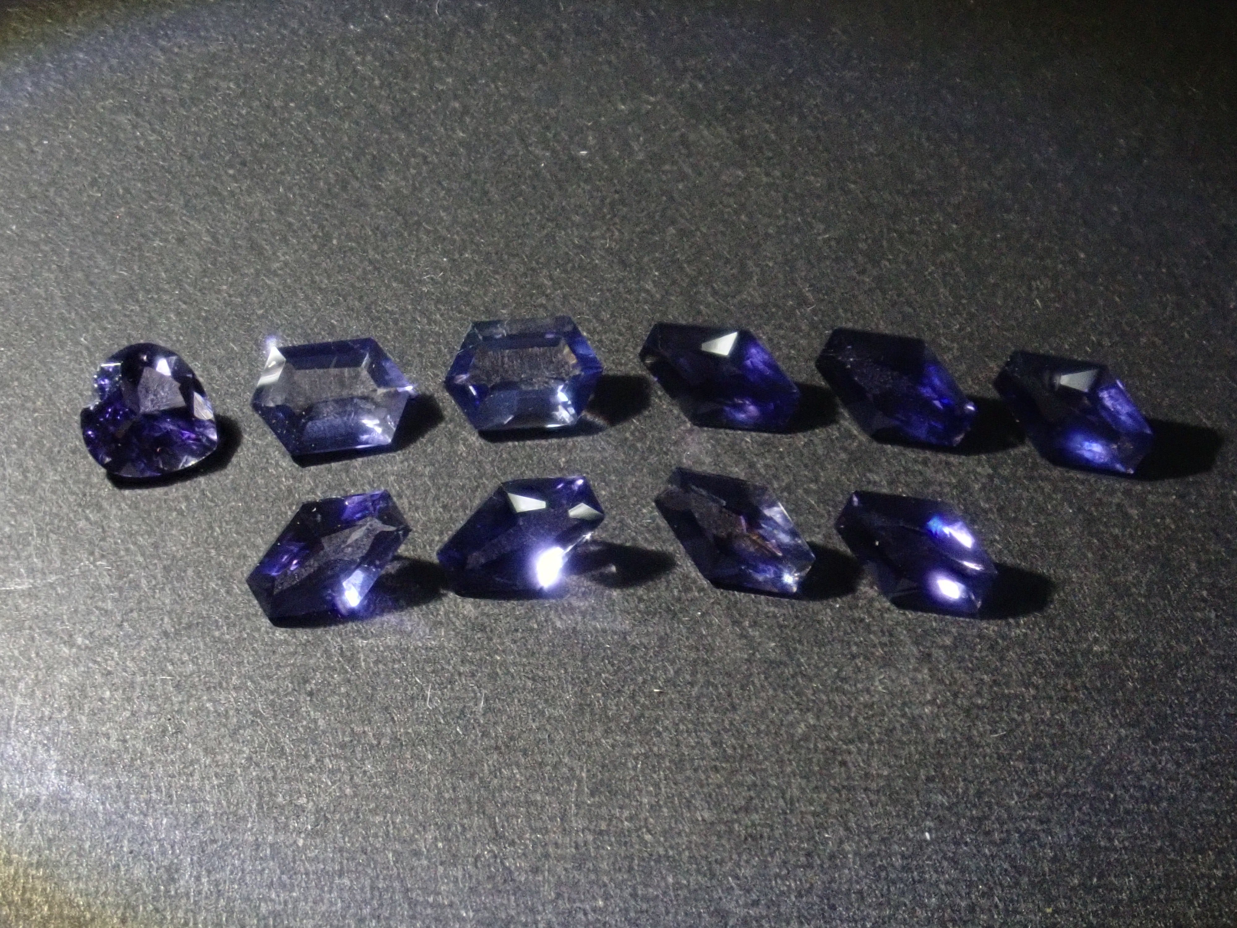 《Limited to 12 Stones》Iolite Gacha including Konpeito-cut Golden Iolite, normally 27,800 yen (with a bonus cut by Mr. Sanje)《Multiple Purchase Discount Available》