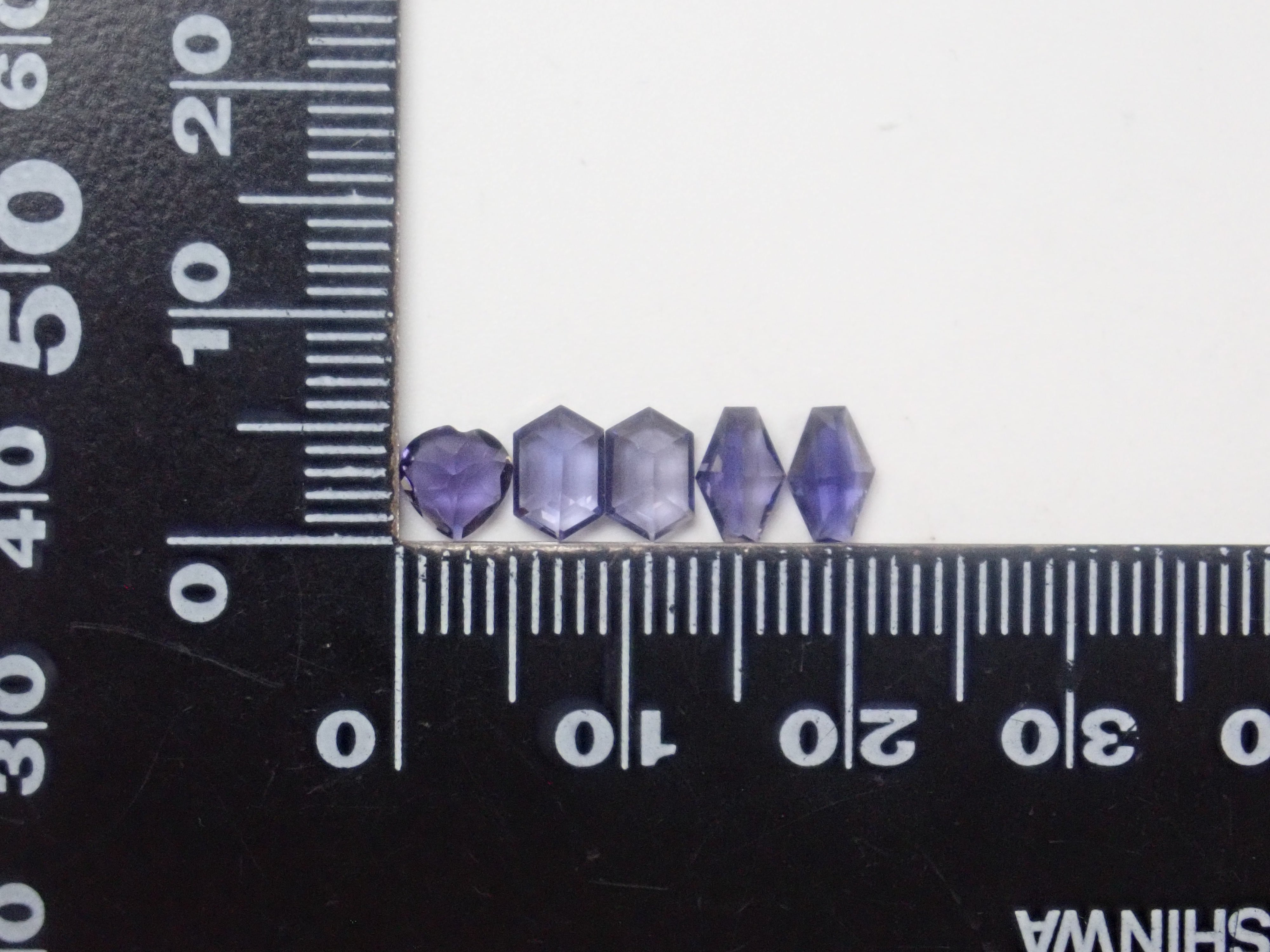 《Limited to 12 Stones》Iolite Gacha including Konpeito-cut Golden Iolite, normally 27,800 yen (with a bonus cut by Mr. Sanje)《Multiple Purchase Discount Available》