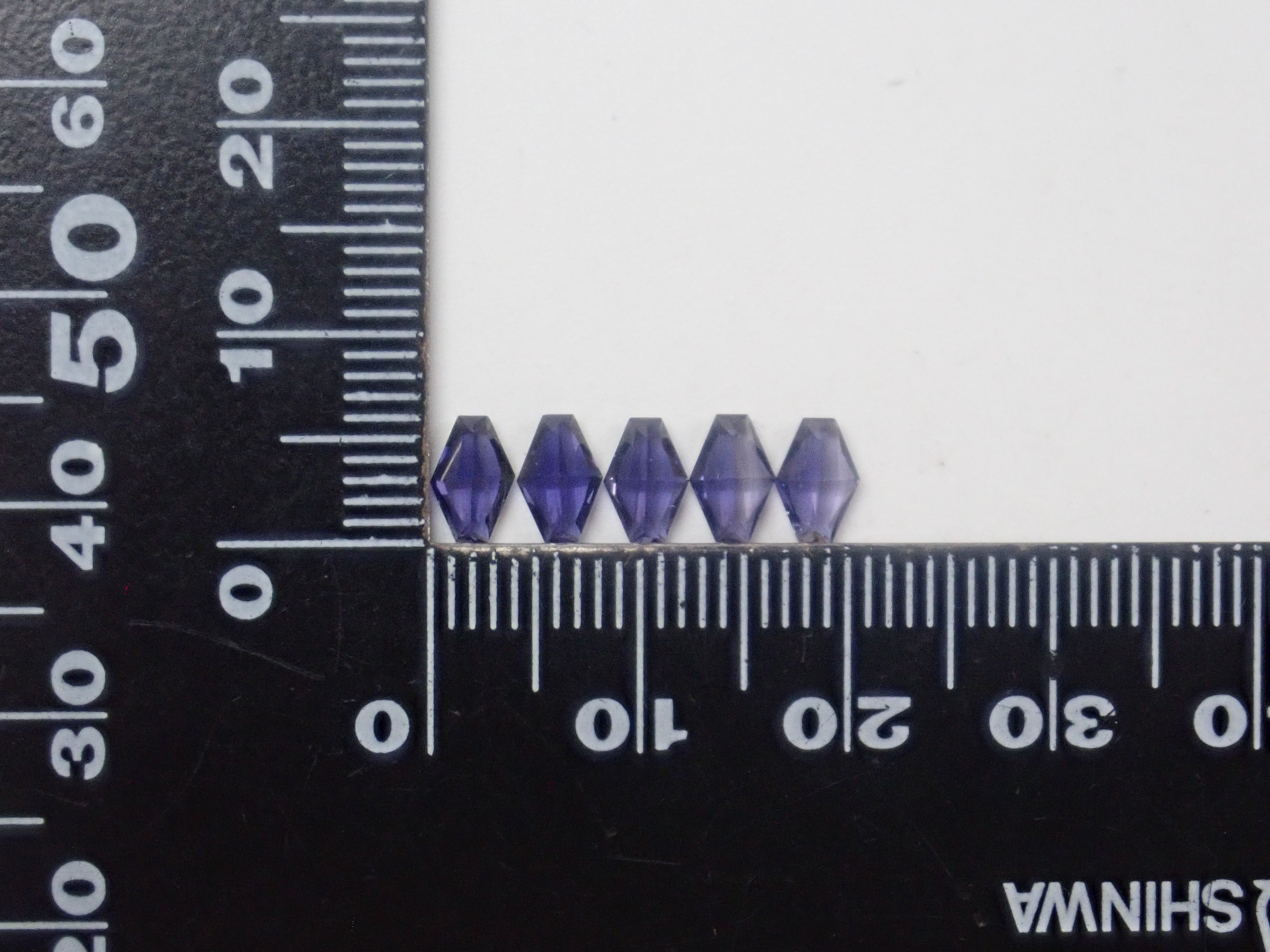 《Limited to 12 Stones》Iolite Gacha including Konpeito-cut Golden Iolite, normally 27,800 yen (with a bonus cut by Mr. Sanje)《Multiple Purchase Discount Available》