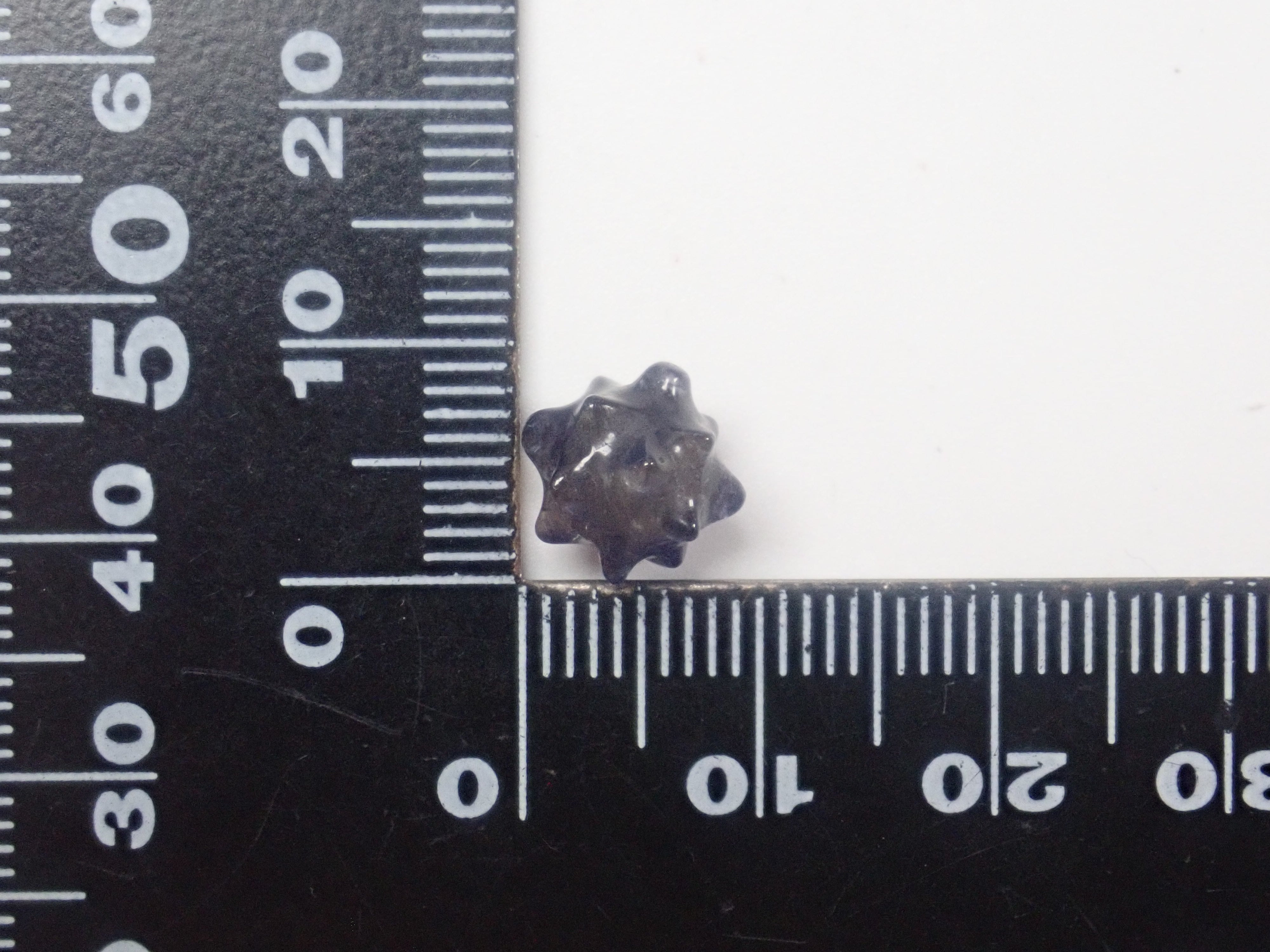 《Limited to 12 Stones》Iolite Gacha including Konpeito-cut Golden Iolite, normally 27,800 yen (with a bonus cut by Mr. Sanje)《Multiple Purchase Discount Available》