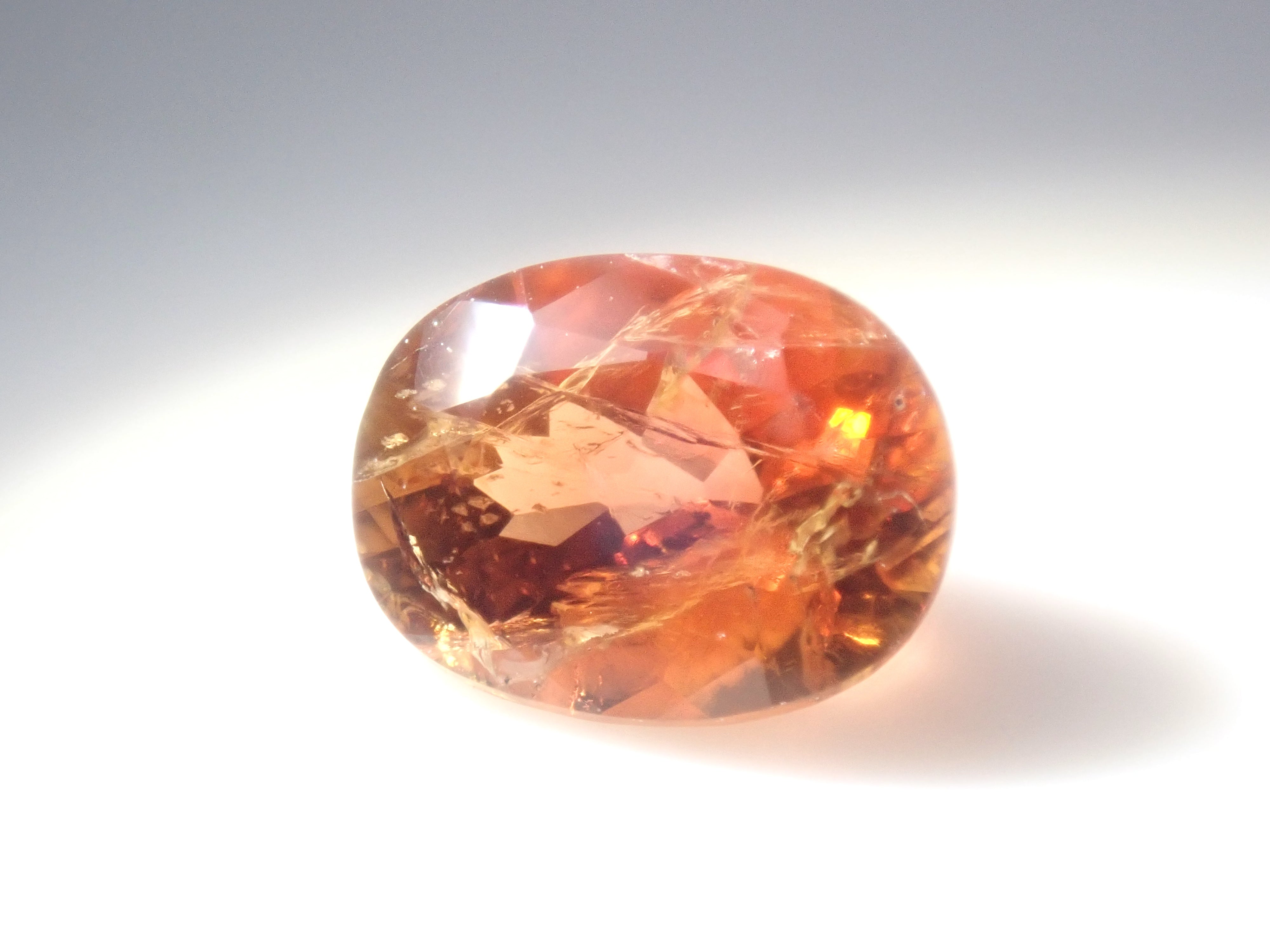 《Limited to 12 Stones》Iolite Gacha including Konpeito-cut Golden Iolite, normally 27,800 yen (with a bonus cut by Mr. Sanje)《Multiple Purchase Discount Available》