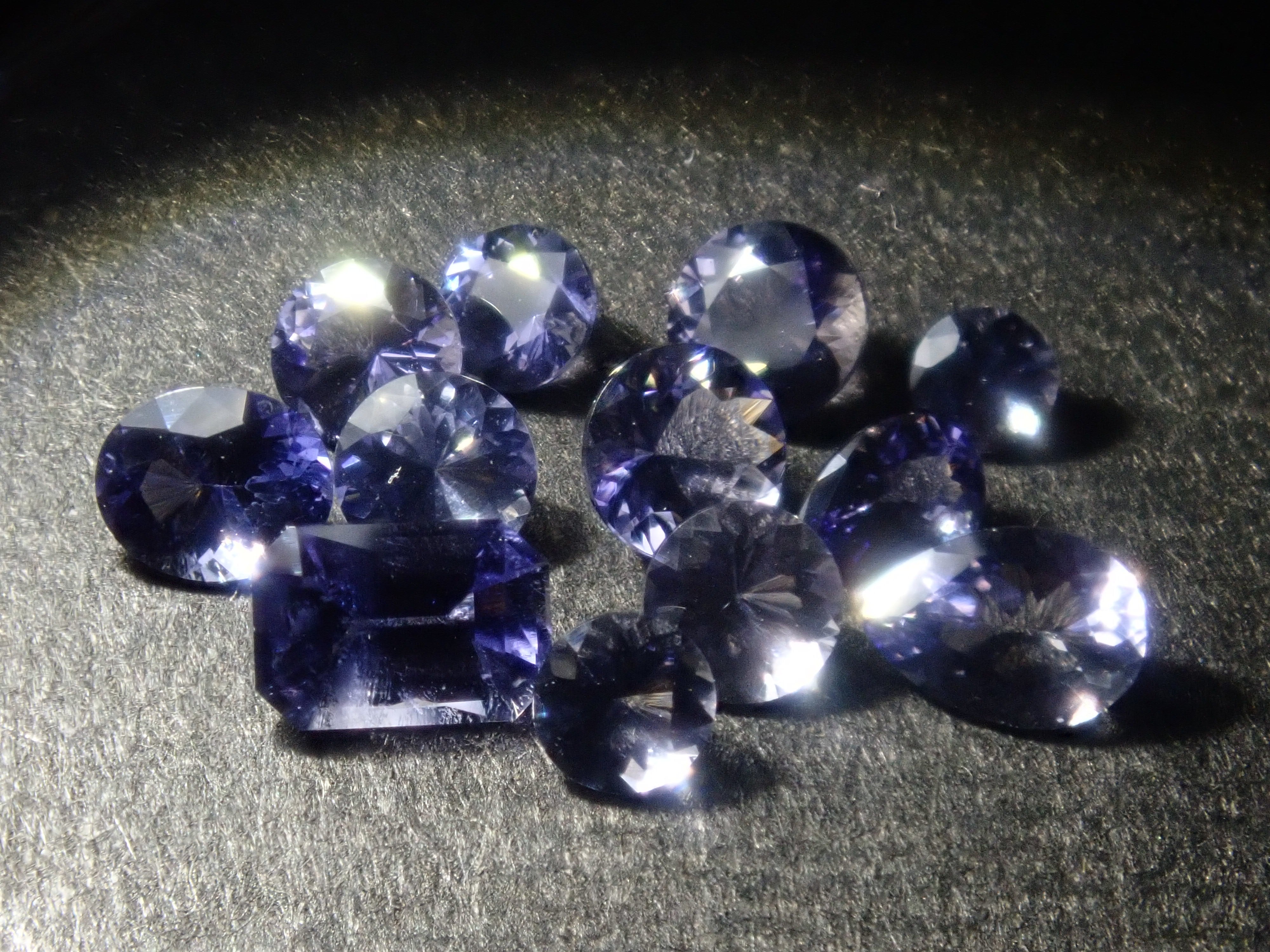 《Limited to 12 Stones》Iolite Gacha including Konpeito-cut Golden Iolite, normally 27,800 yen (with a bonus cut by Mr. Sanje)《Multiple Purchase Discount Available》