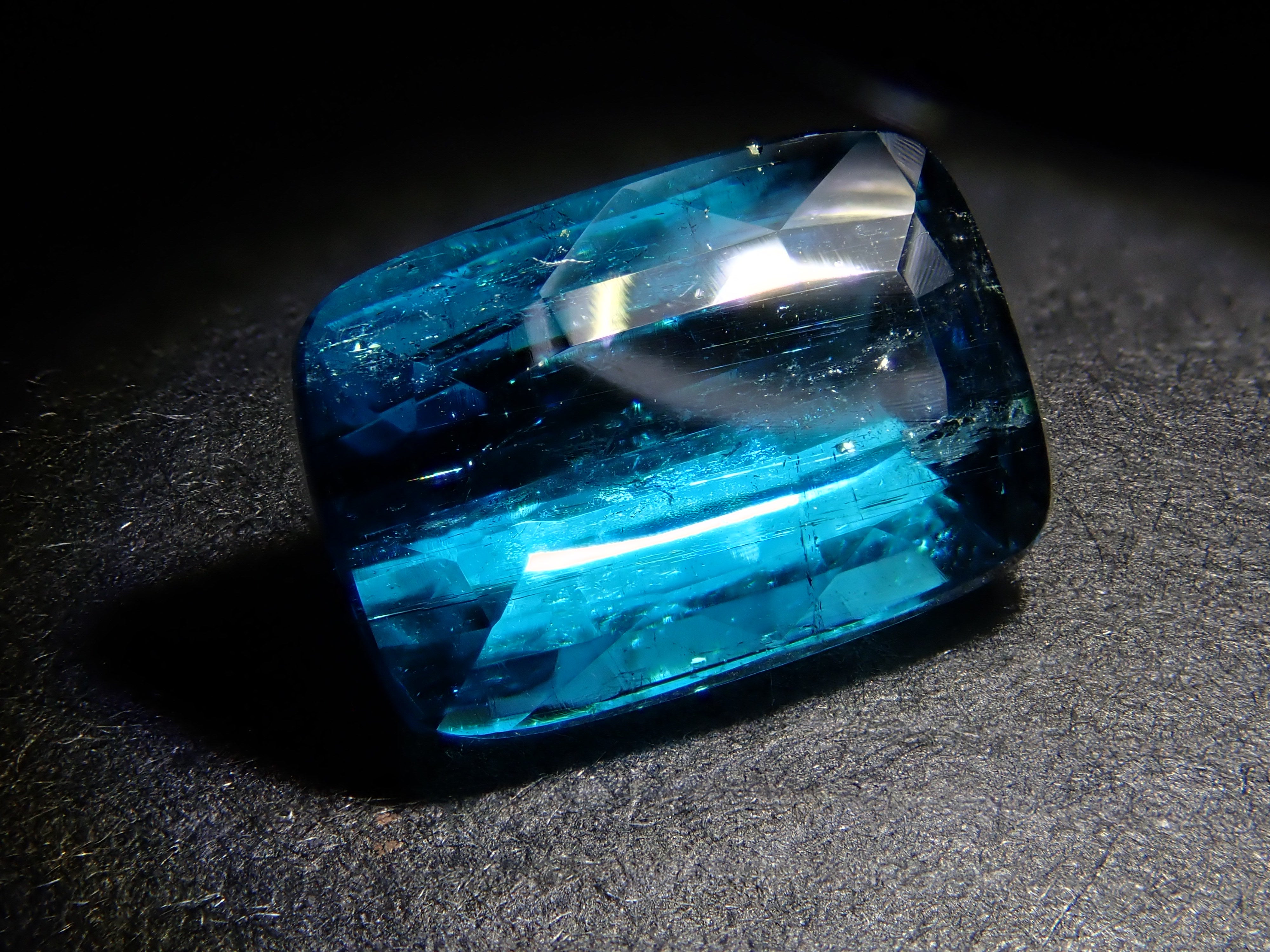 アフガニスタン産ラグーントルマリン 2.649ctルース