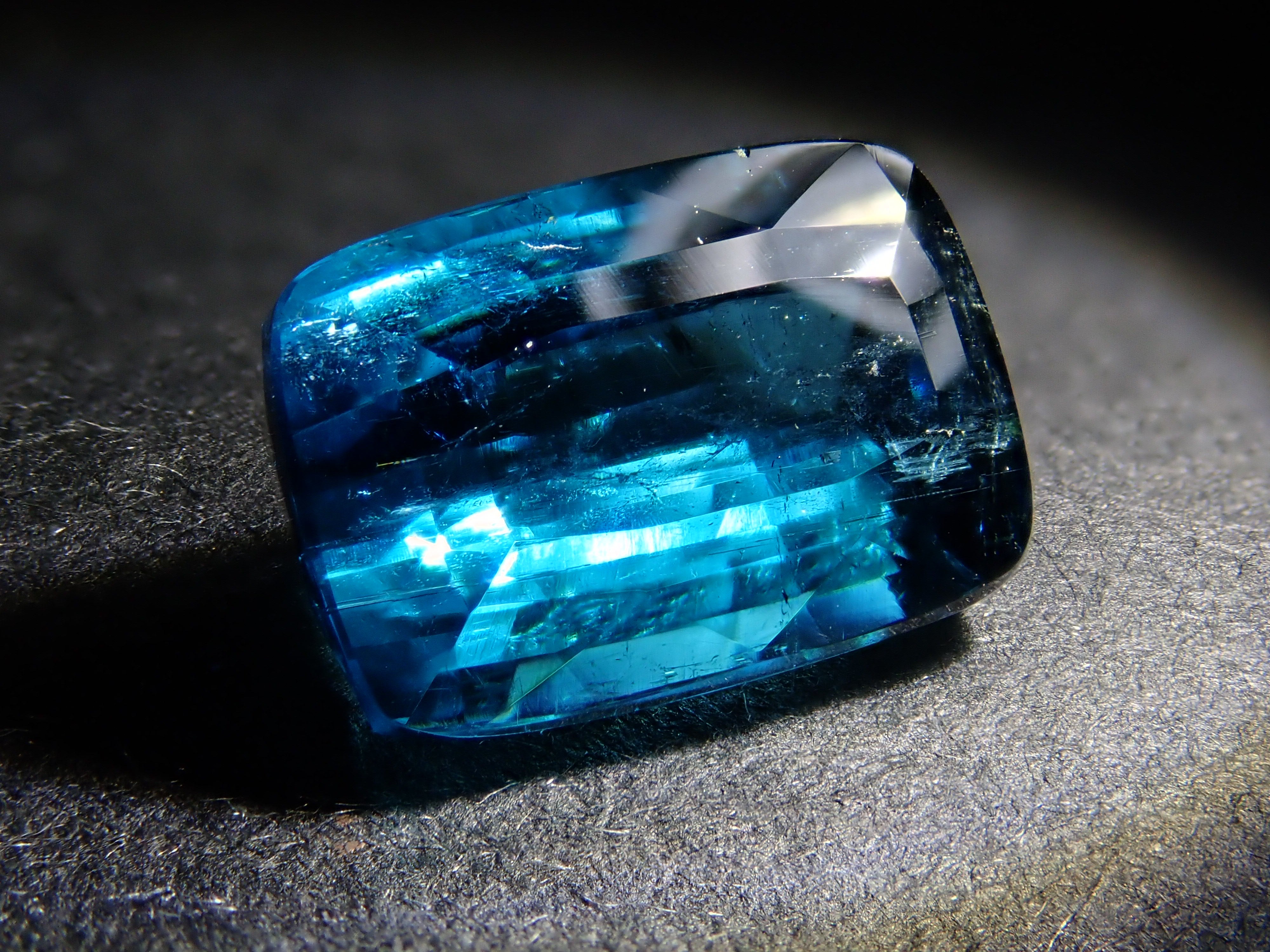 アフガニスタン産ラグーントルマリン 2.649ctルース