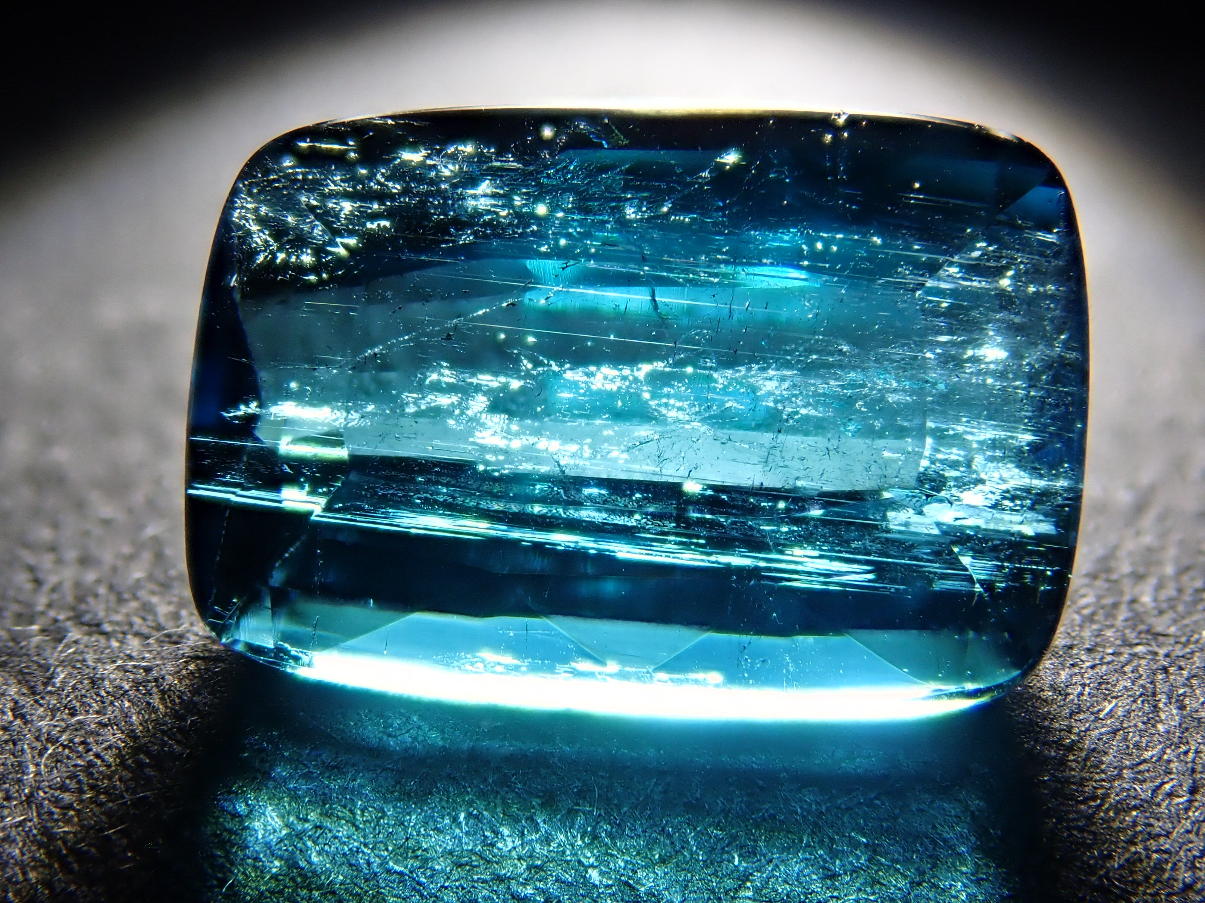 アフガニスタン産ラグーントルマリン 2.649ctルース