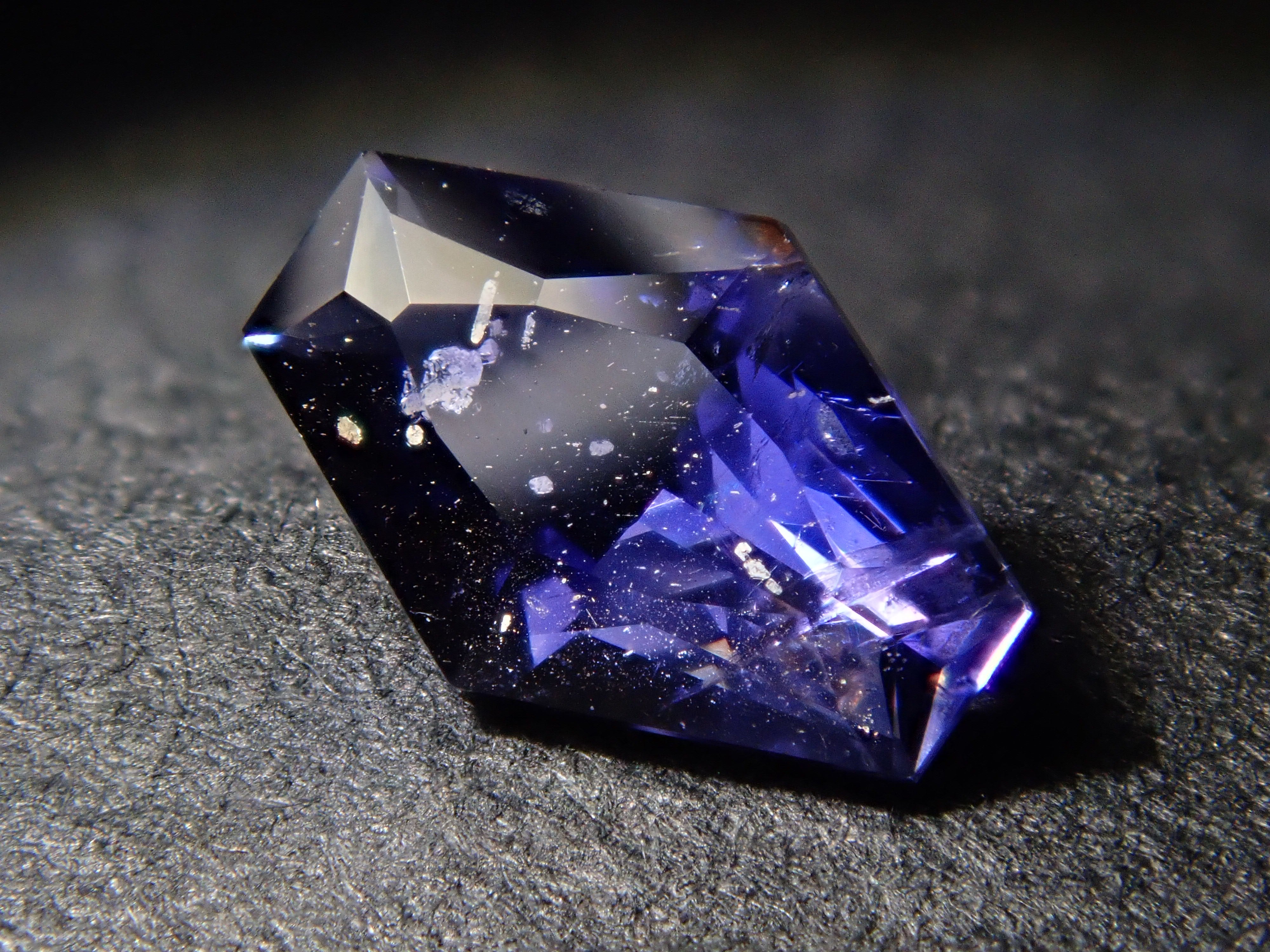 【12562572掲載】マダガスカル産アイオライトサンストーン 0.311ctルース