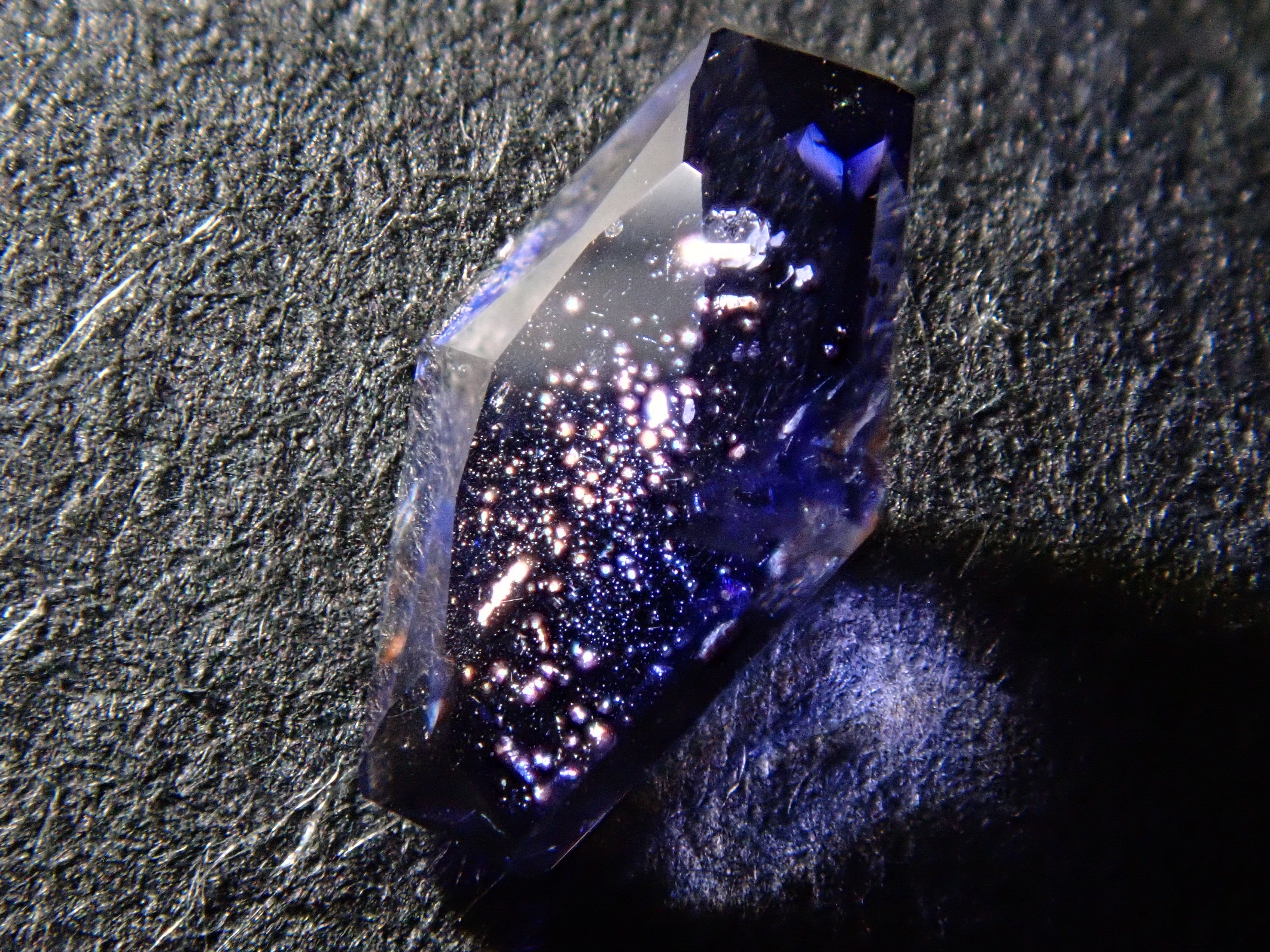 マダガスカル産アイオライトサンストーン 0.311ctルース