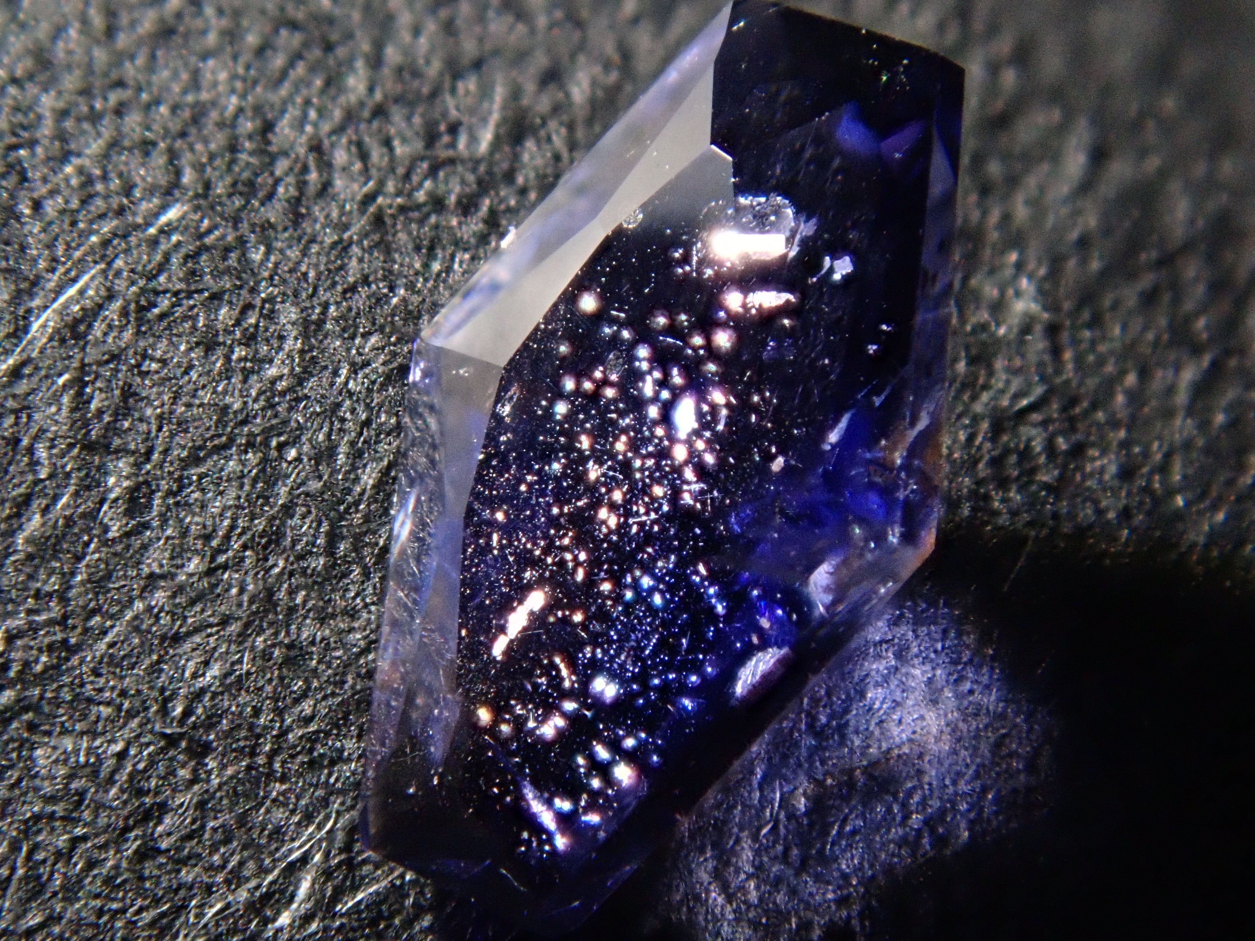 マダガスカル産アイオライトサンストーン 0.311ctルース