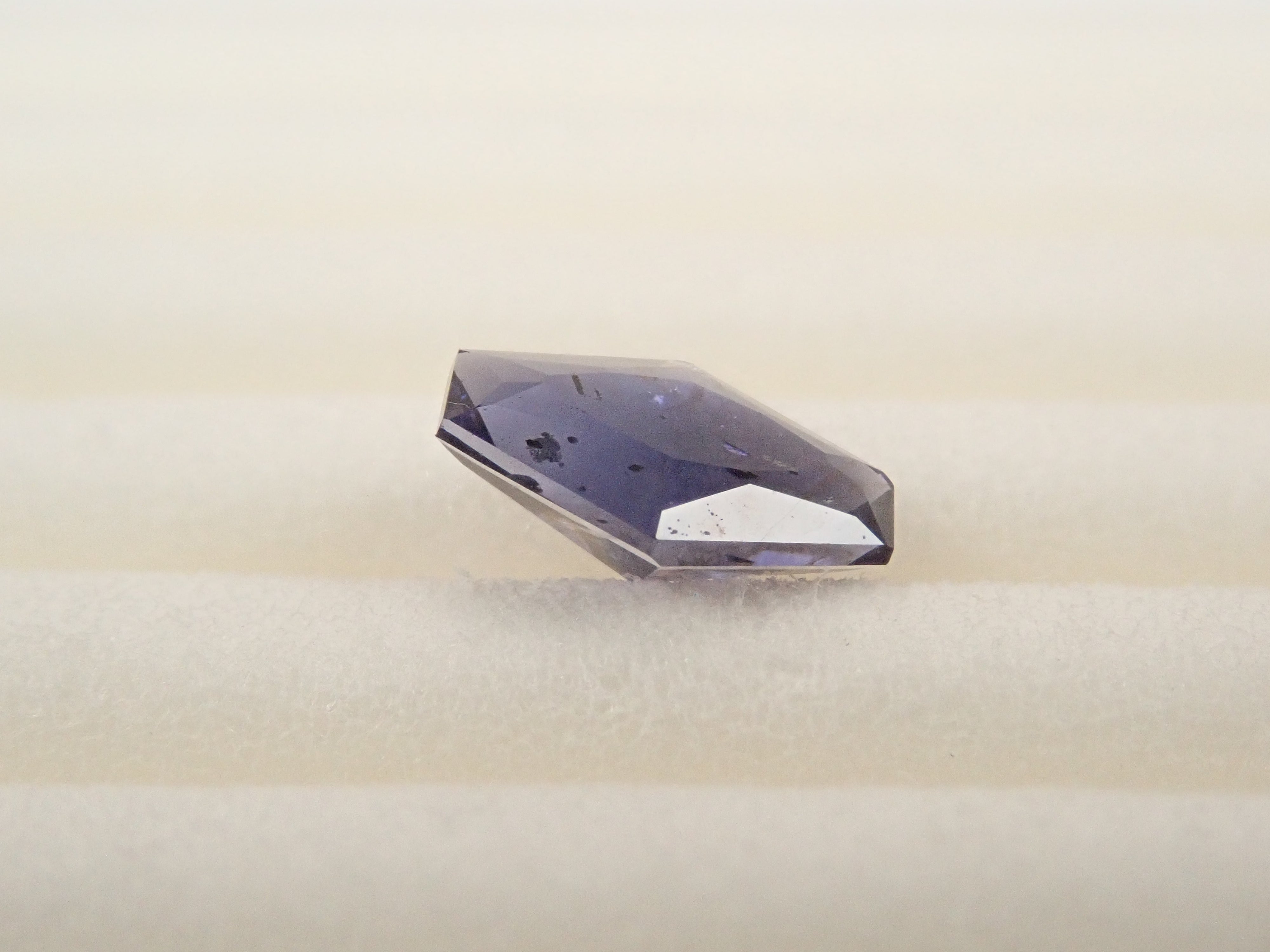 マダガスカル産アイオライトサンストーン 0.311ctルース