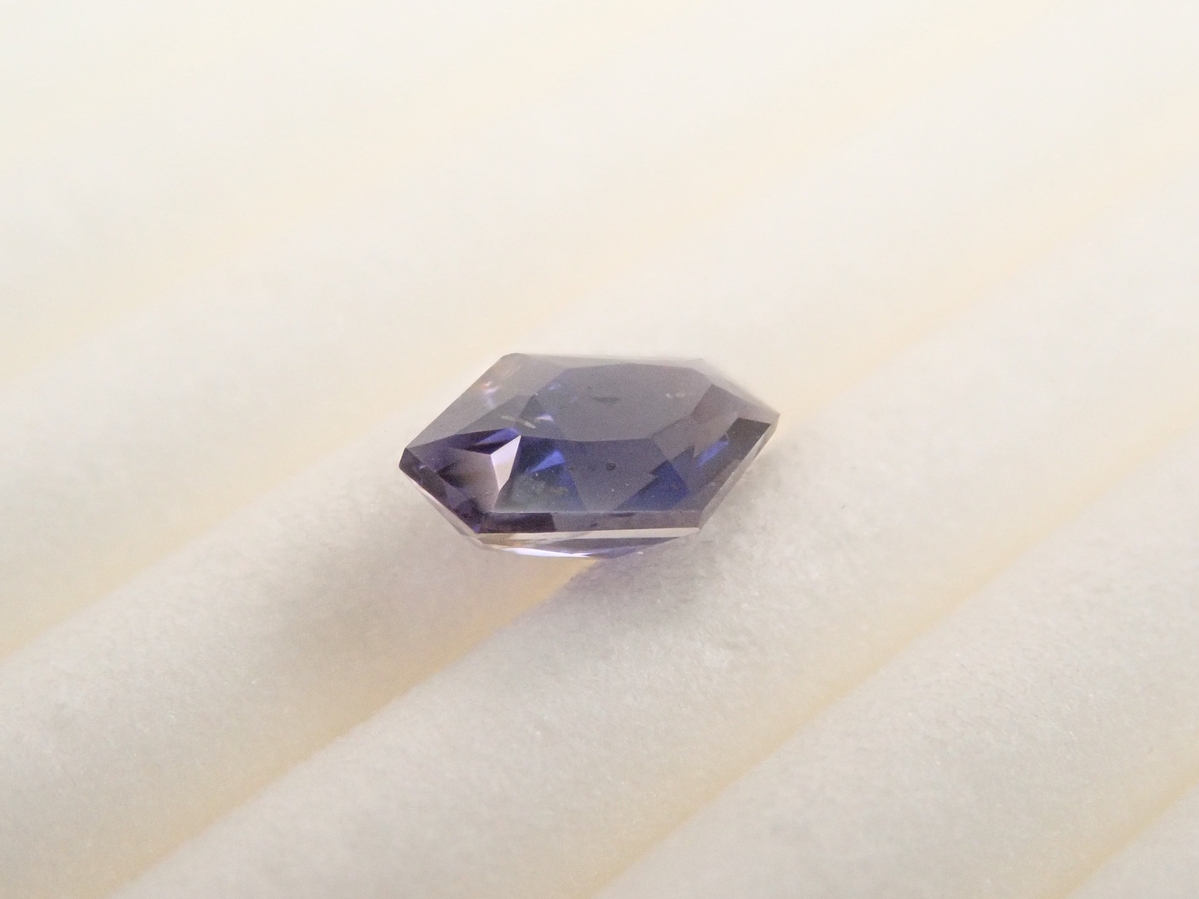 マダガスカル産アイオライトサンストーン 0.311ctルース