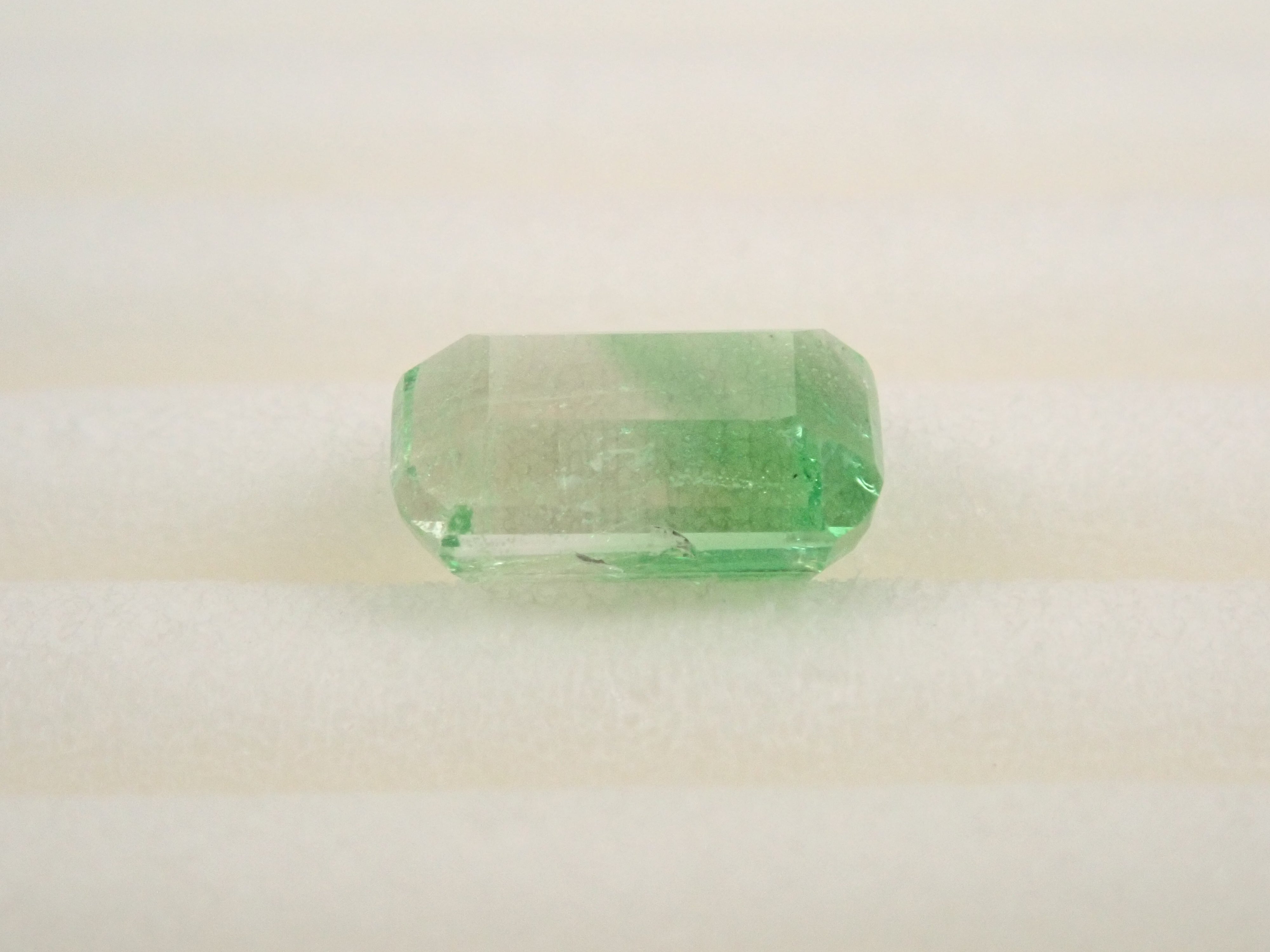 【12562577掲載】ケニア産バイカラーグロッシュラーガーネット 0.790ctルース