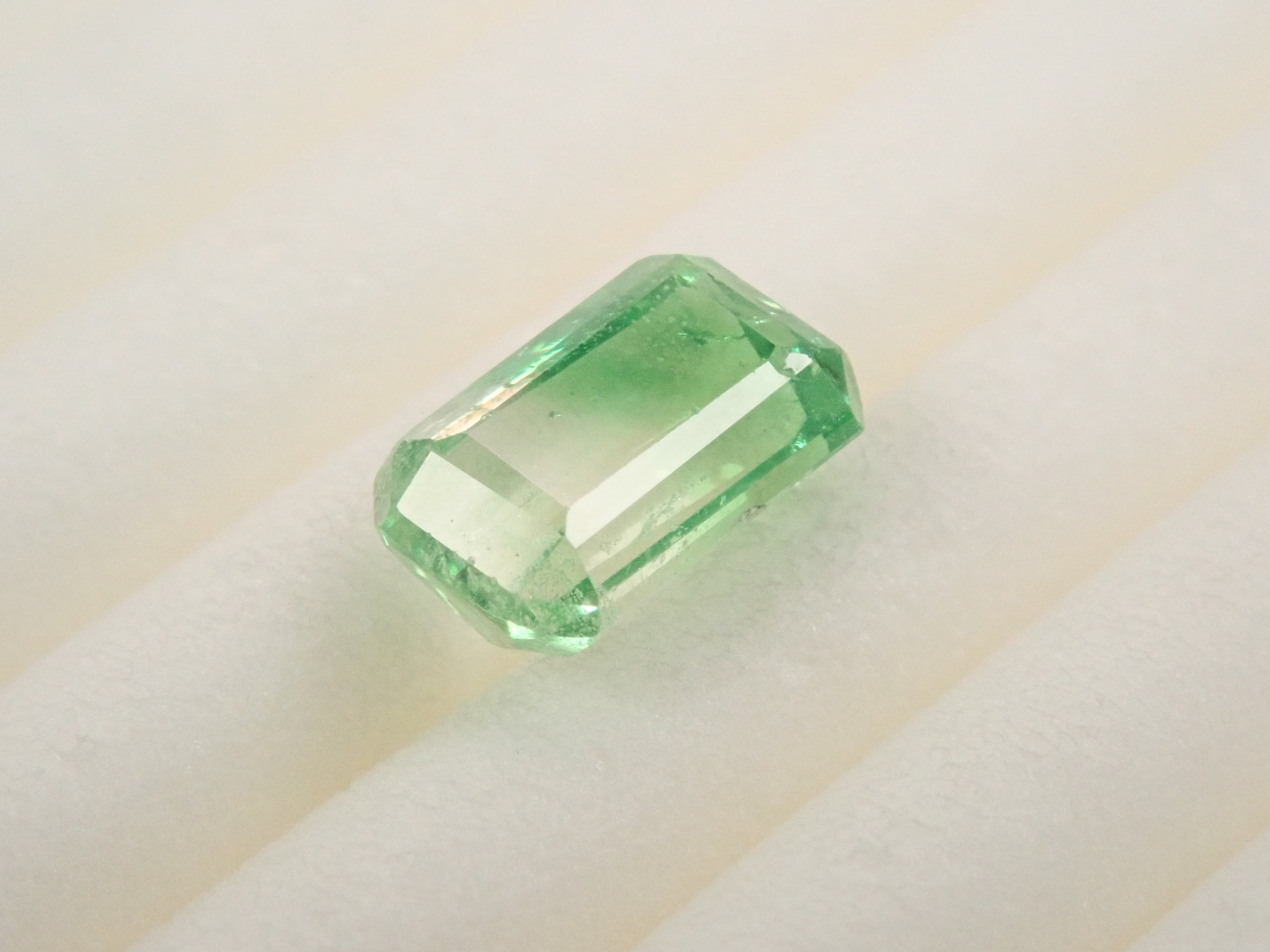 【12562577掲載】ケニア産バイカラーグロッシュラーガーネット 0.790ctルース