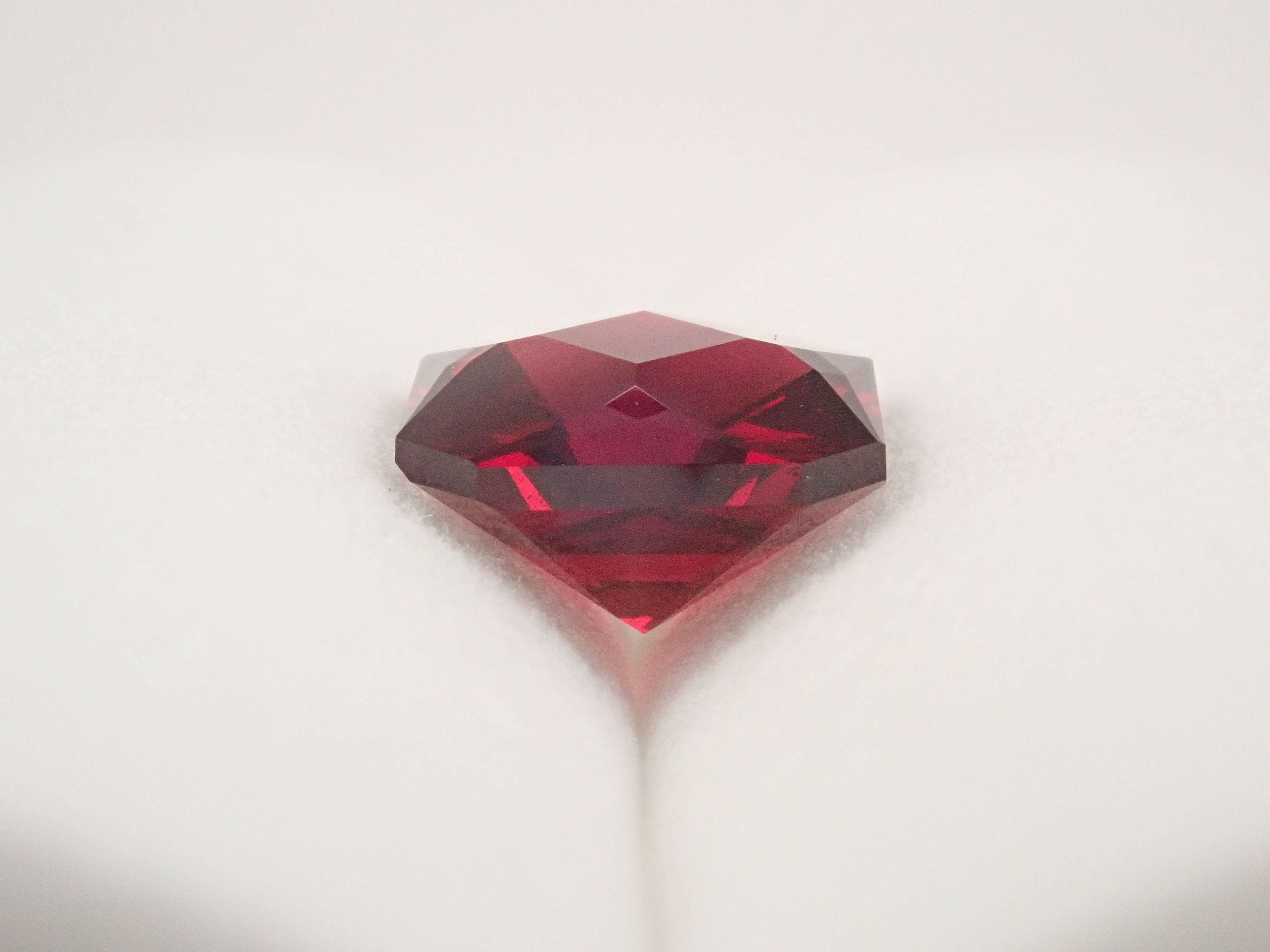 【12560344掲載】モザンビーク産アルマンディンガーネット 3.073ctルース