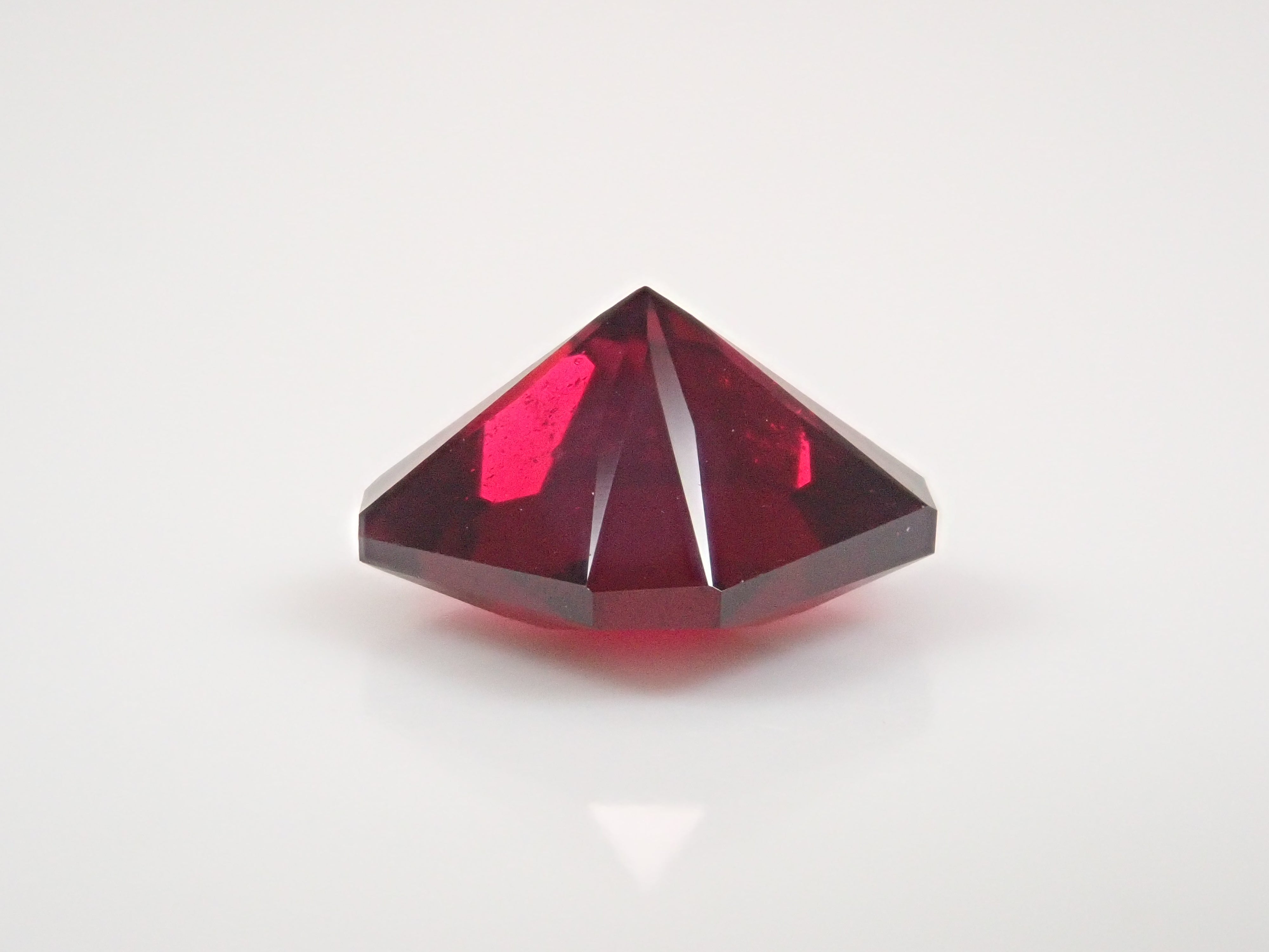 【12560344掲載】モザンビーク産アルマンディンガーネット 3.073ctルース