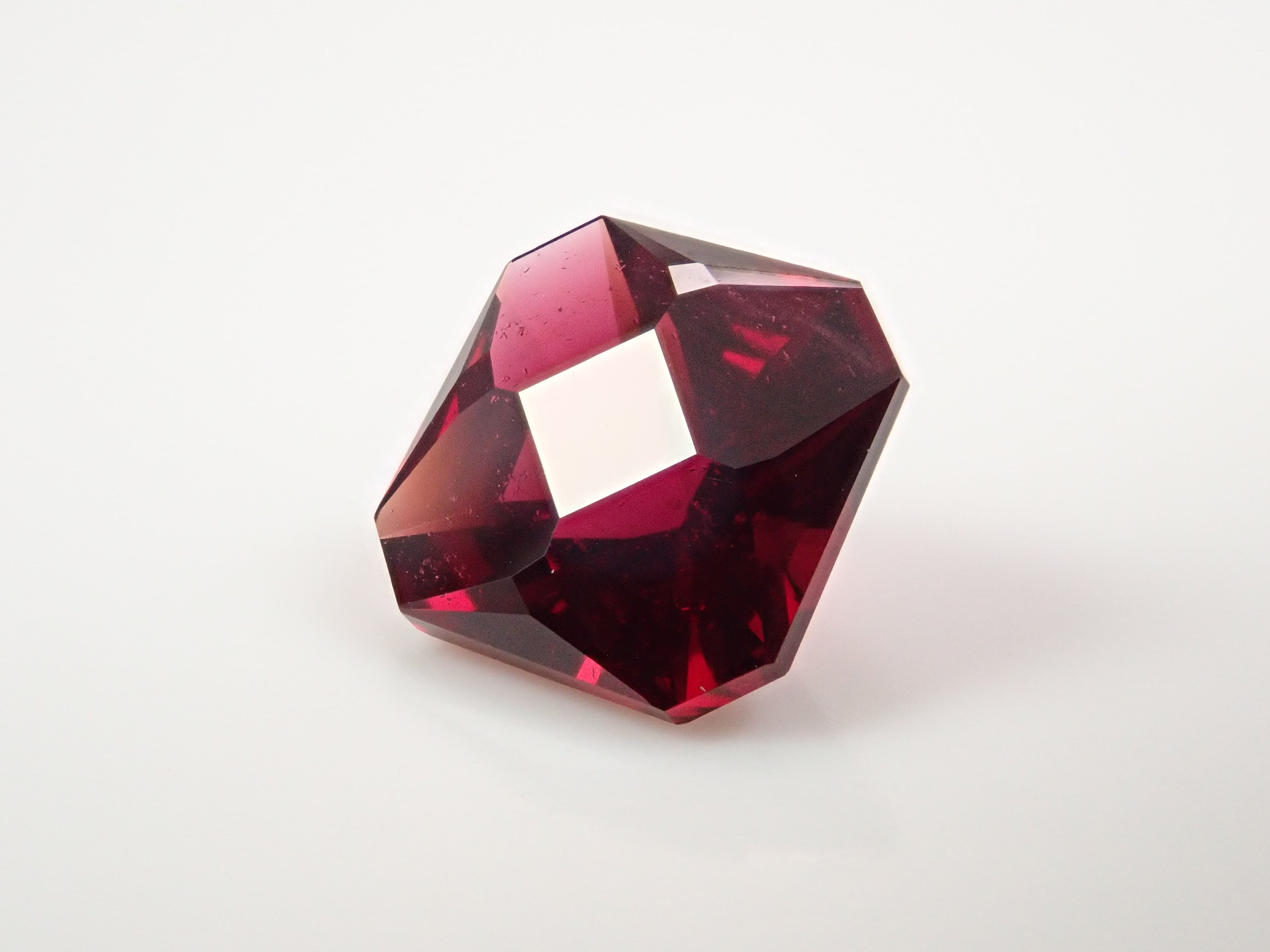 【12560344掲載】モザンビーク産アルマンディンガーネット 3.073ctルース