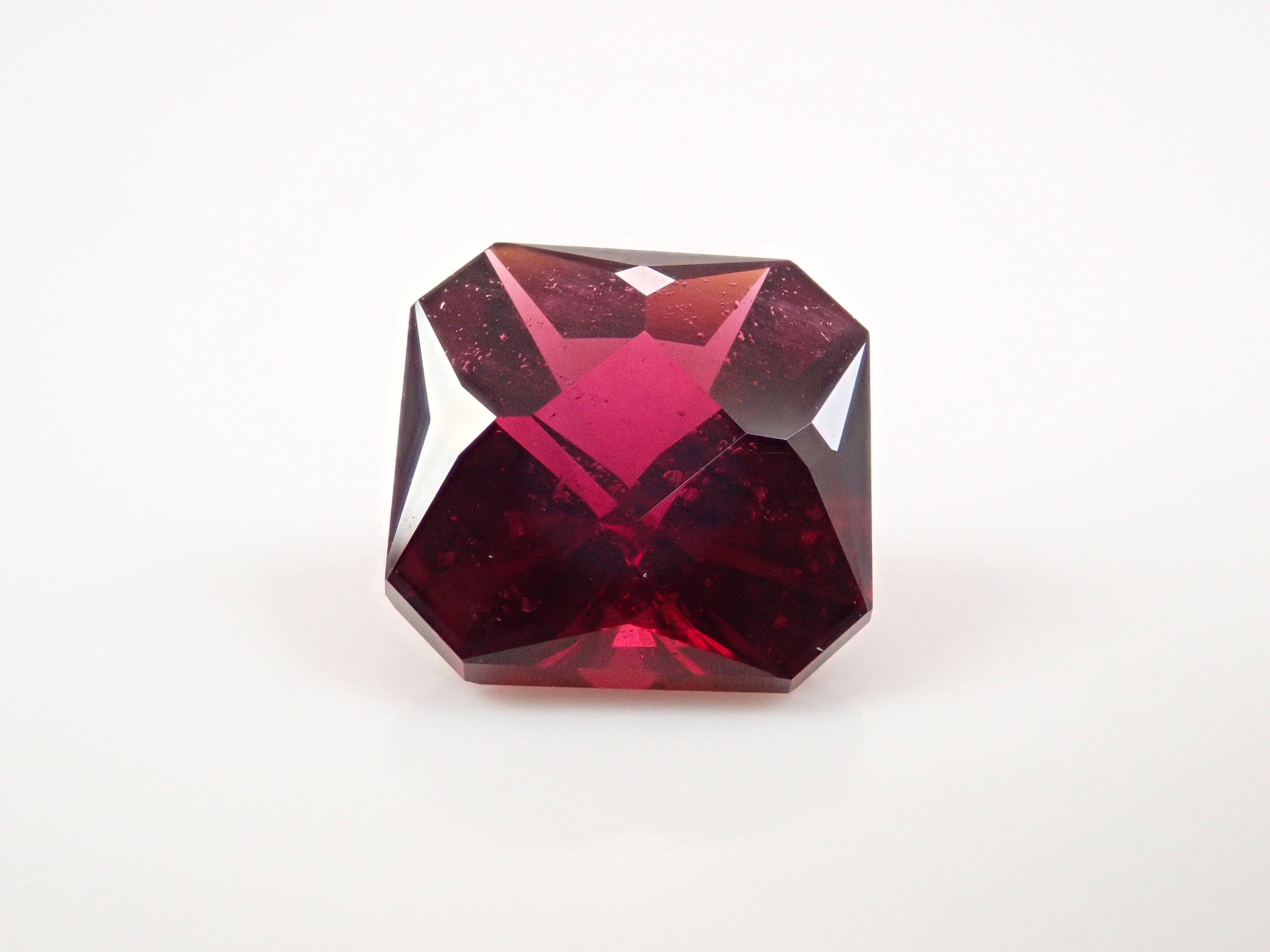 【12560344掲載】モザンビーク産アルマンディンガーネット 3.073ctルース