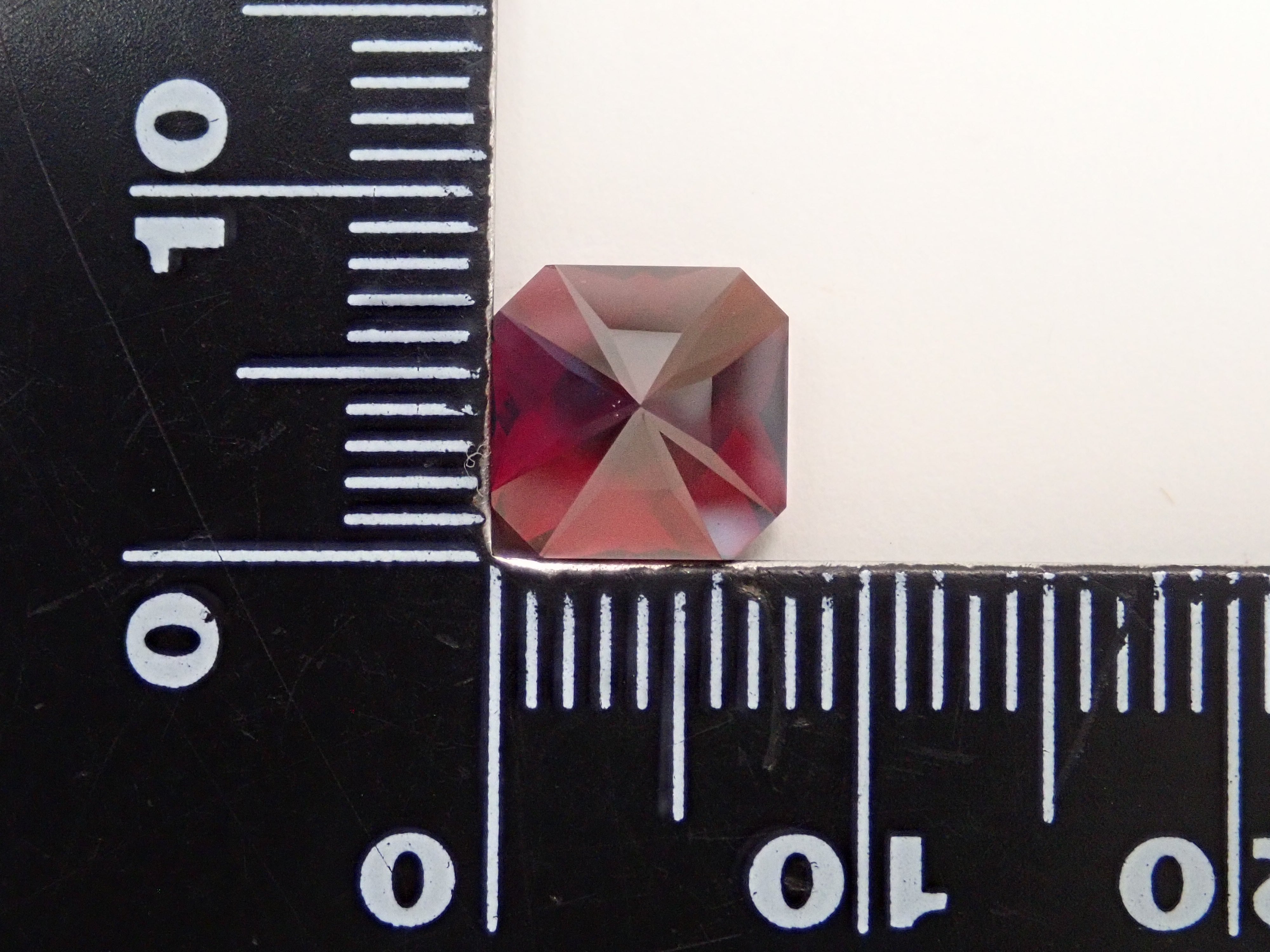 【12560344掲載】モザンビーク産アルマンディンガーネット 3.073ctルース