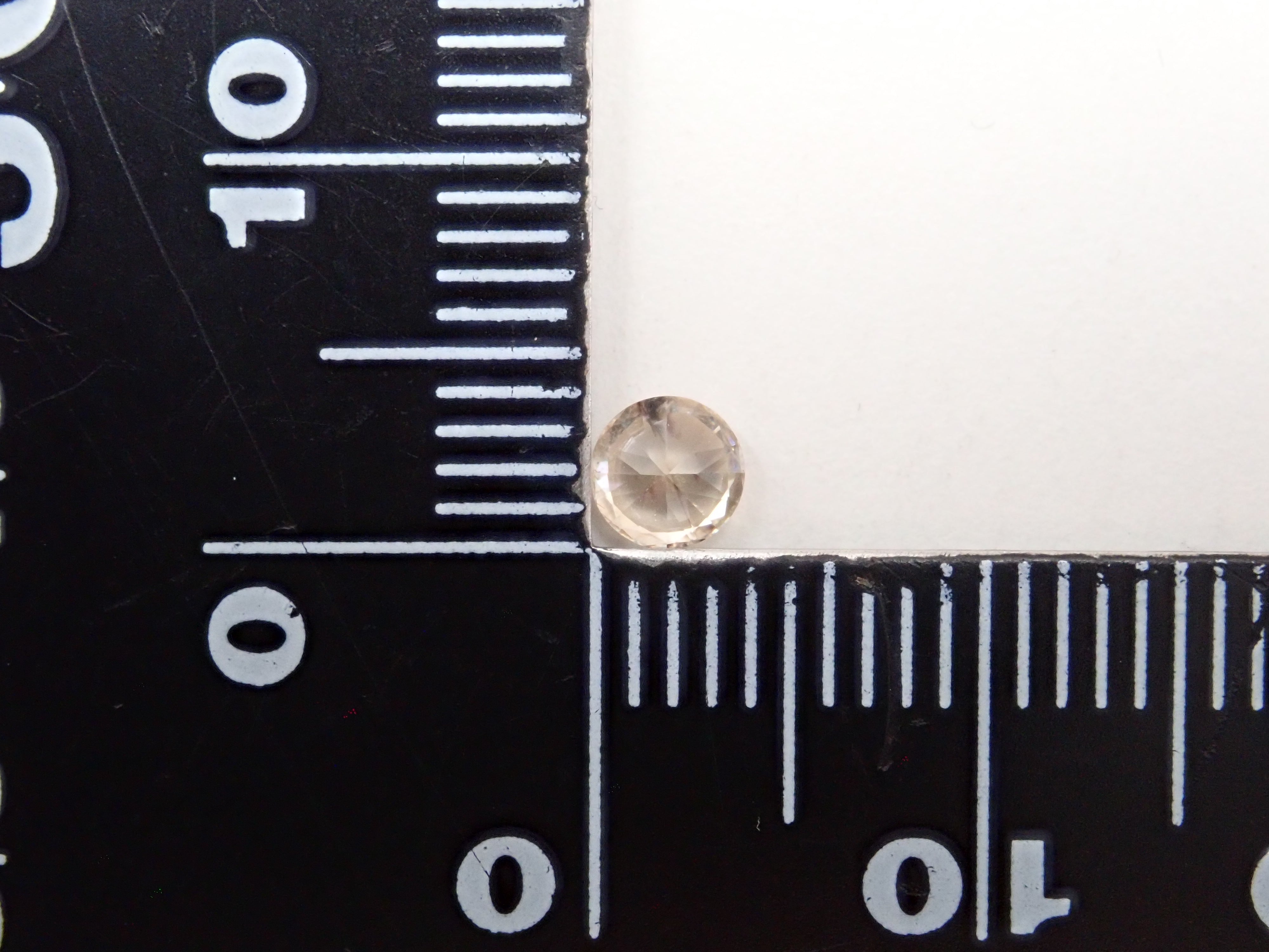 キャシテライト 4.0mm/0.566ctルー
