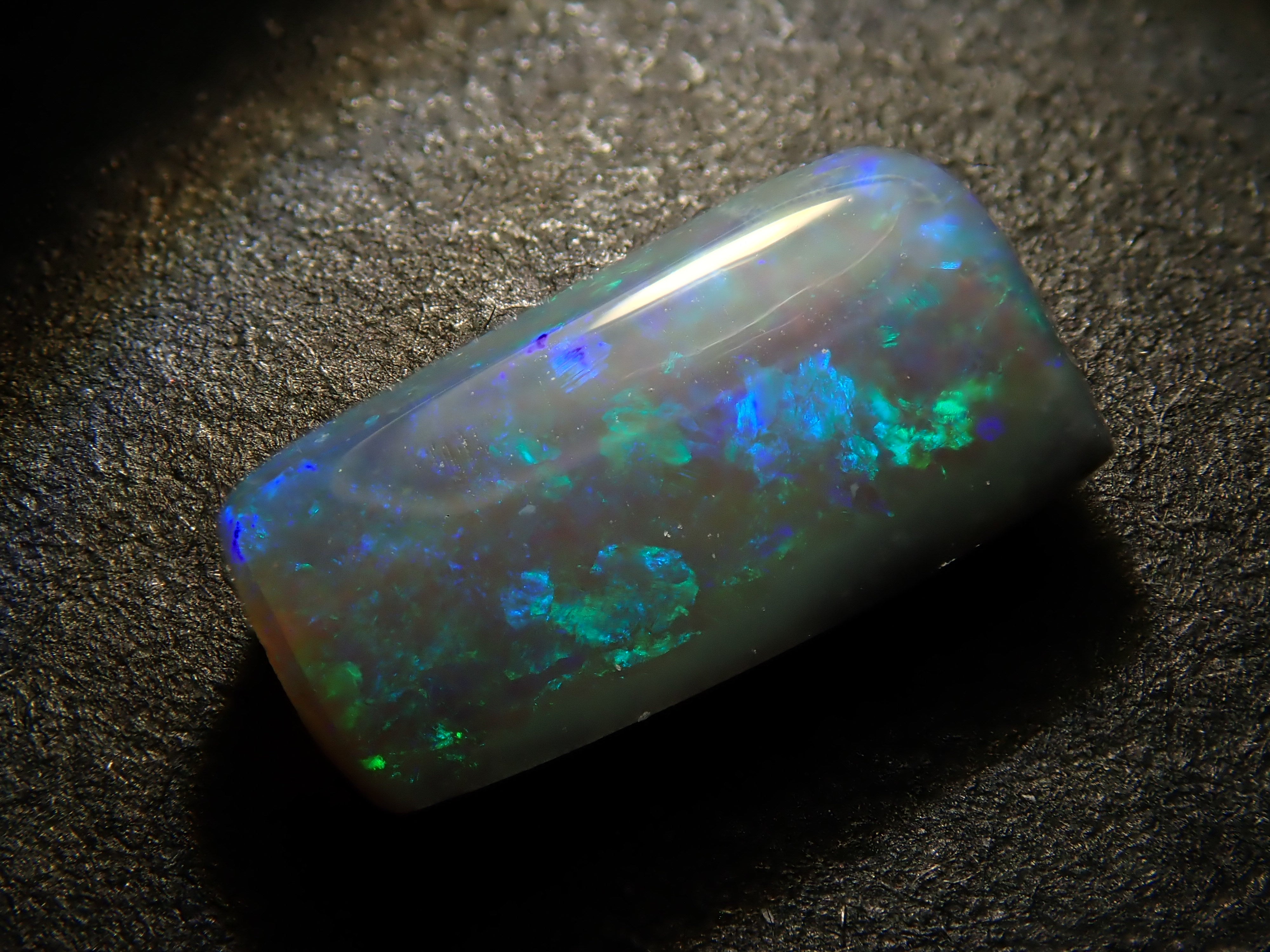 【12562541掲載】オーストラリア産ブラックオパール 0.666ctルース