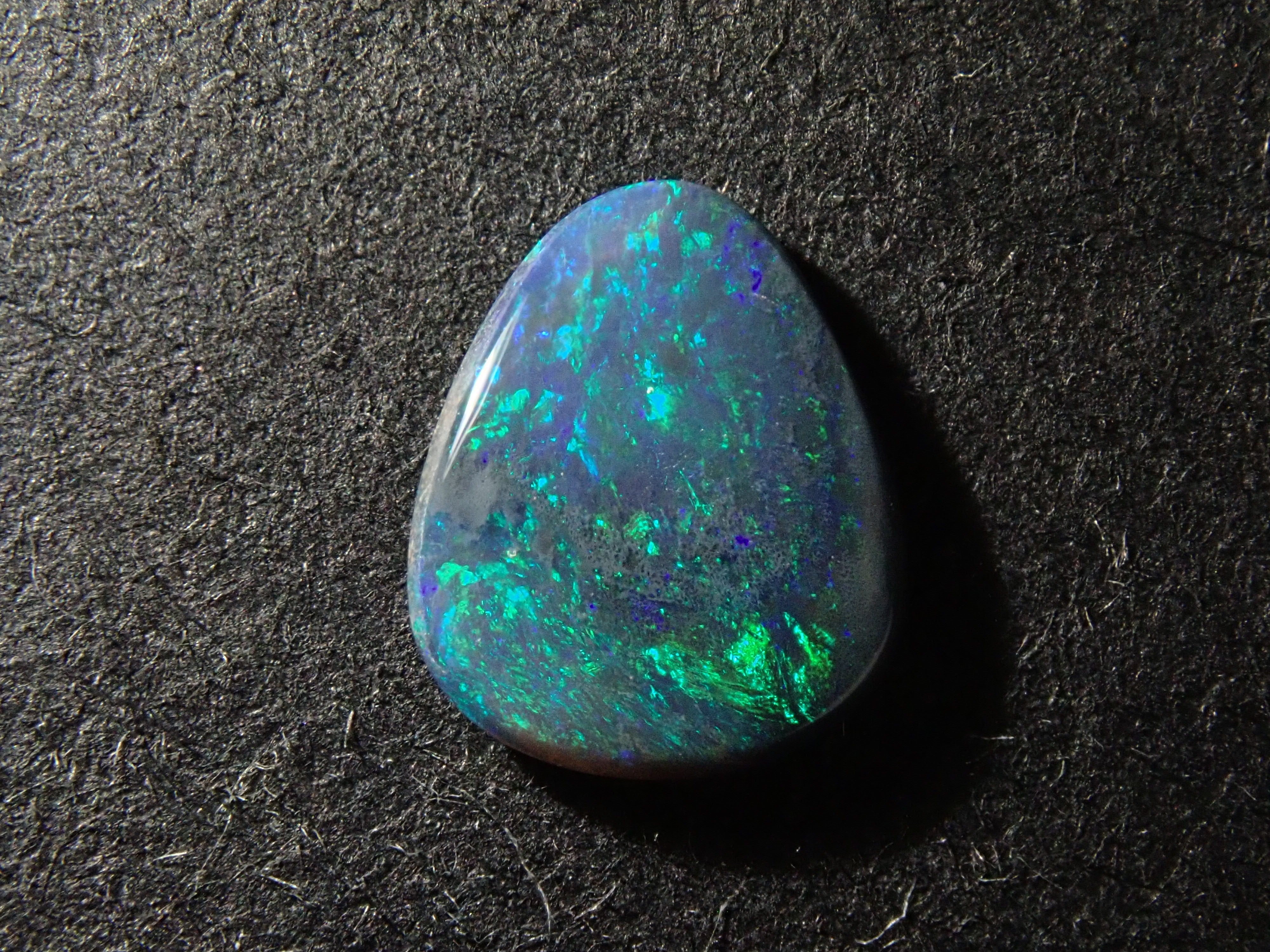 【12562556掲載】オーストラリア産ブラックオパール 0.397ctルース