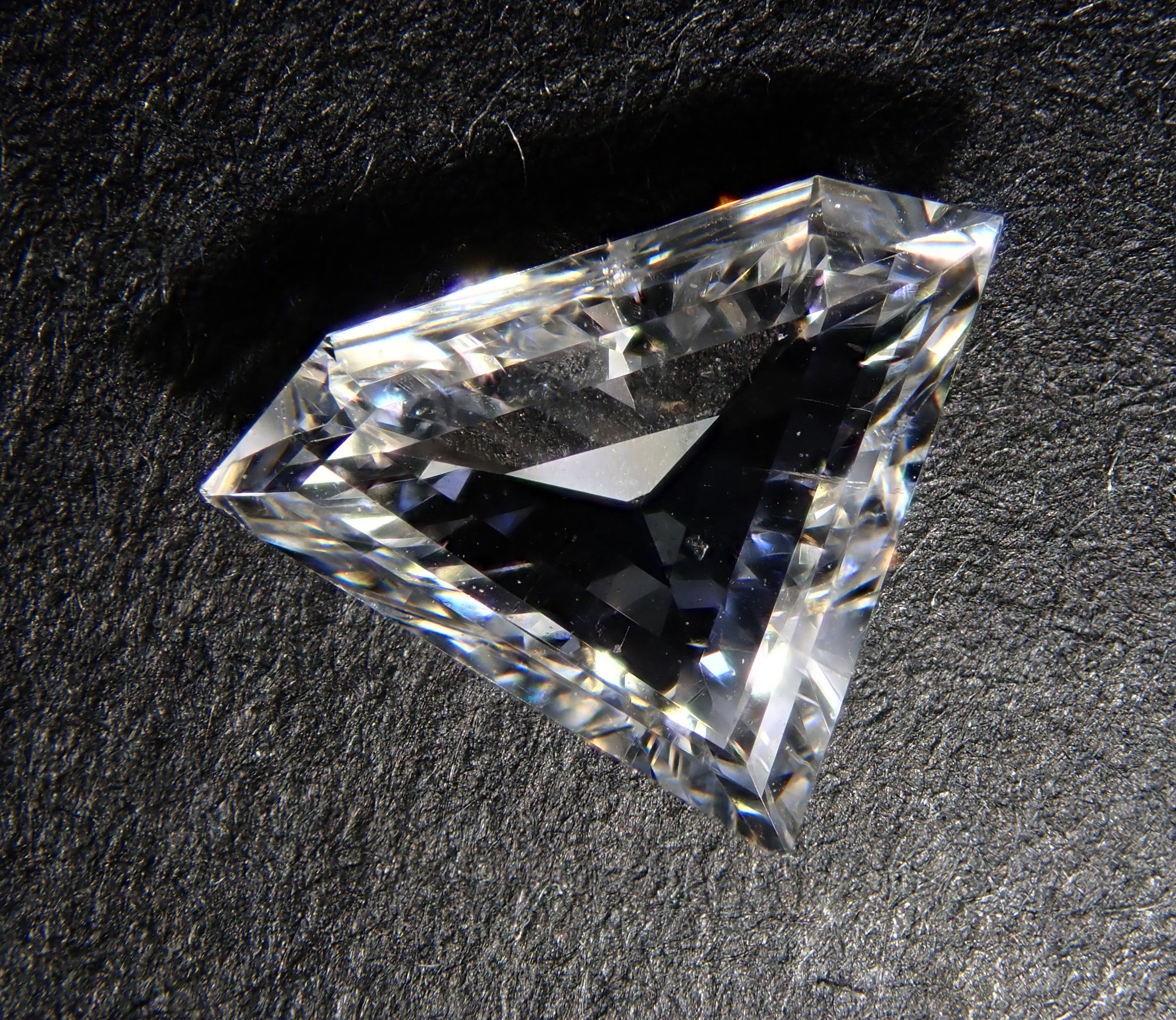 0.320 克拉裸鑽(D、VS2)