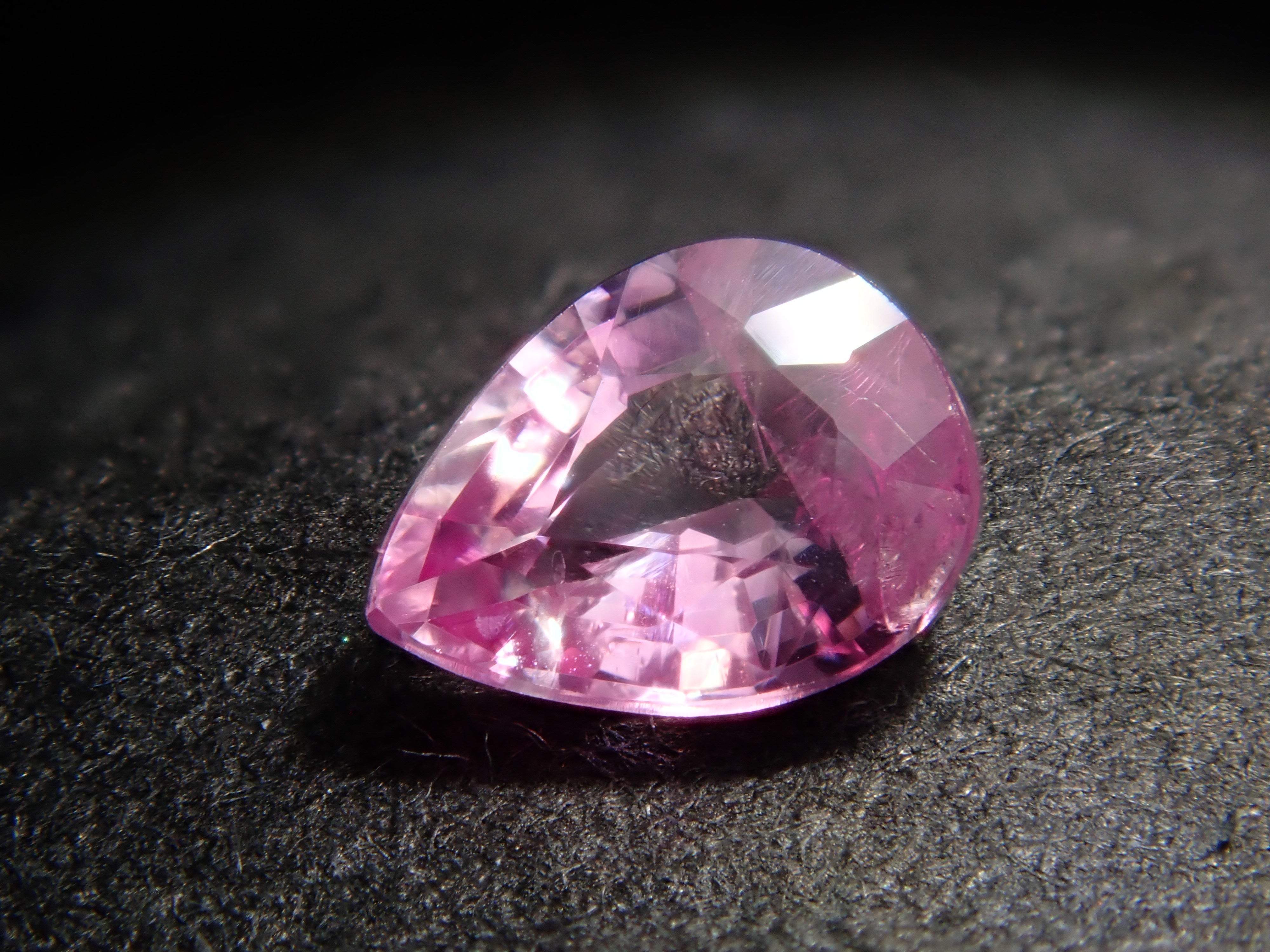ベトナム産非加熱シルキーピンクサファイア 0.178ctルース