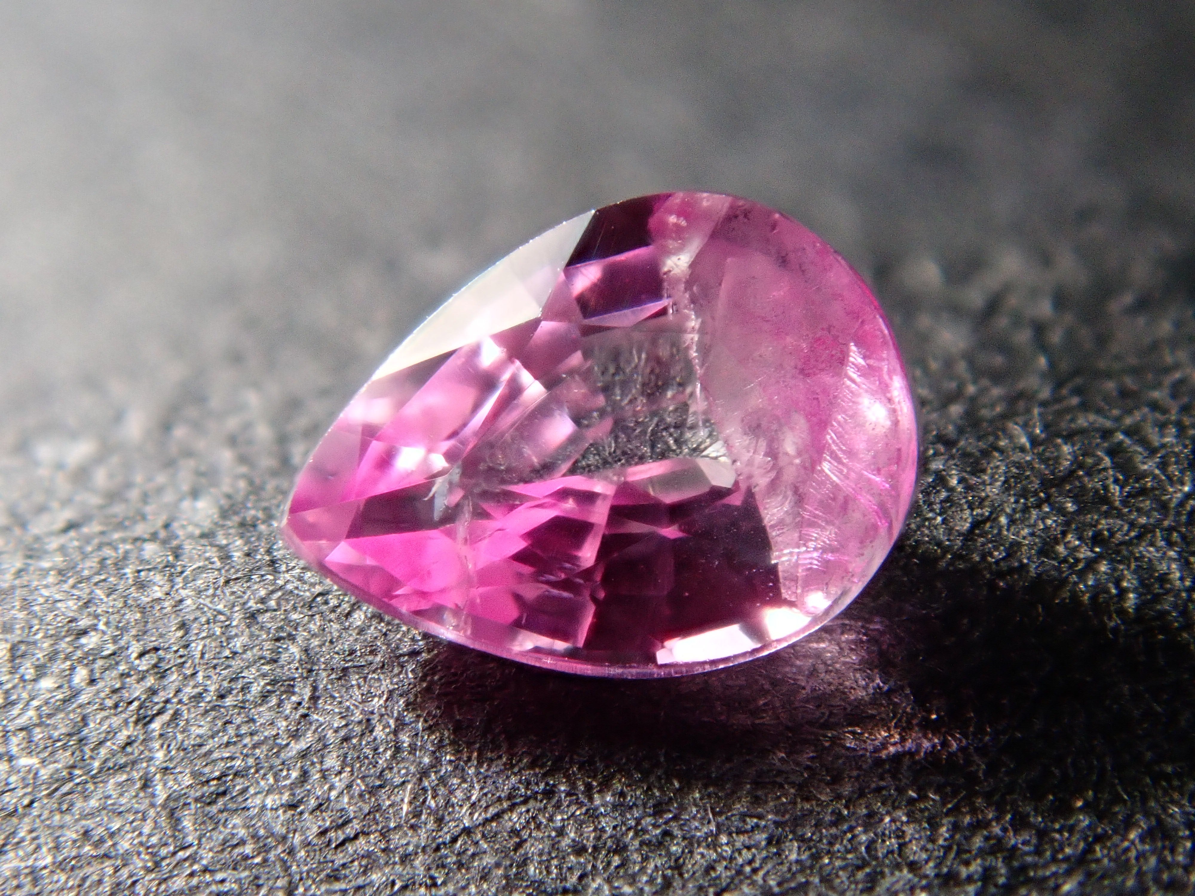 ベトナム産非加熱シルキーピンクサファイア 0.178ctルース