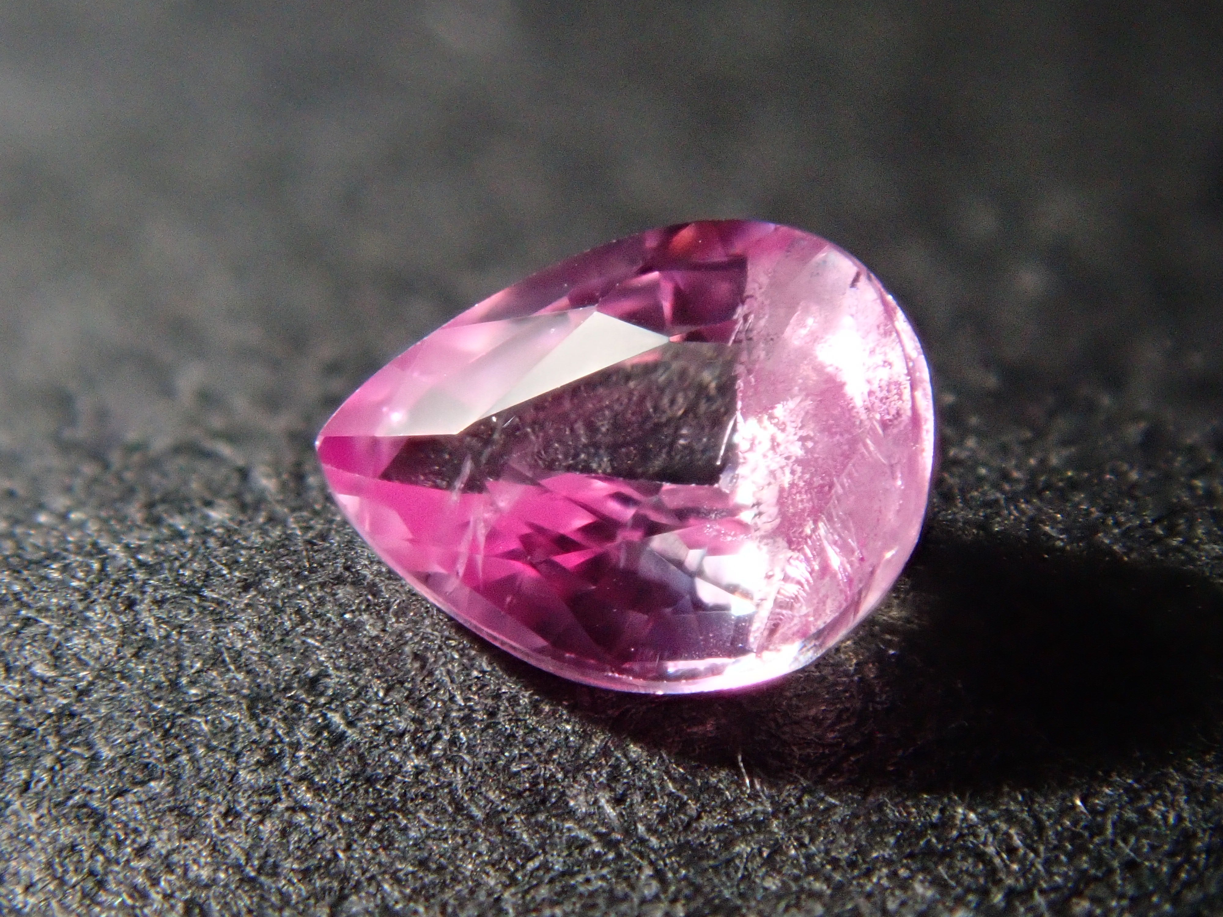 ベトナム産非加熱シルキーピンクサファイア 0.178ctルース